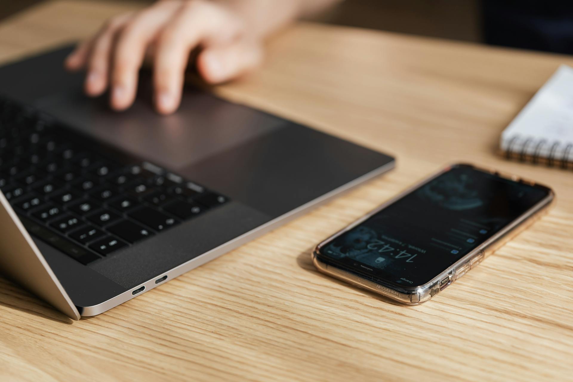 A phone on a table | Source: Pexels