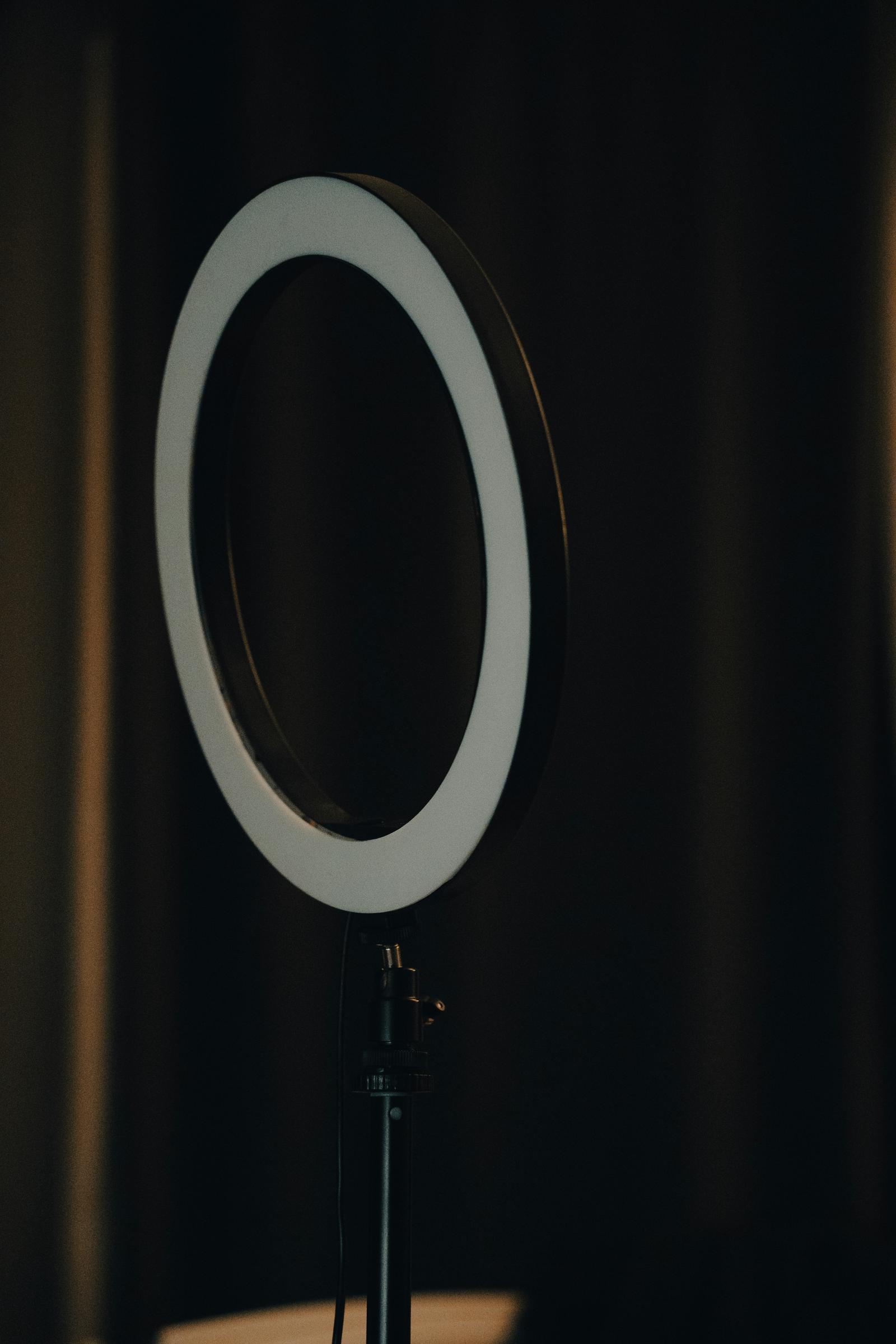 A ring light | Source: Unsplash