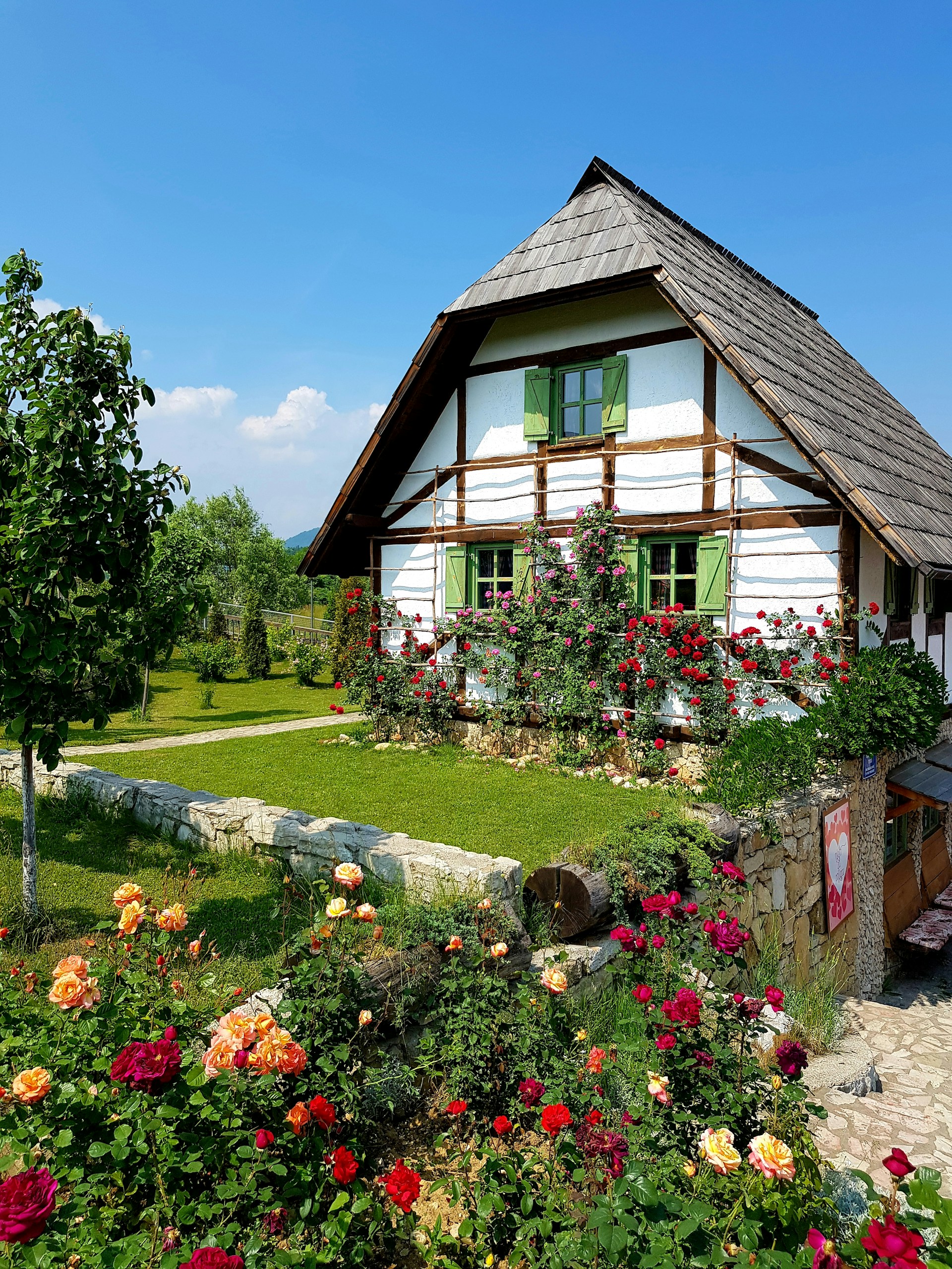 A house with a beautiful garden | Source: Unsplash