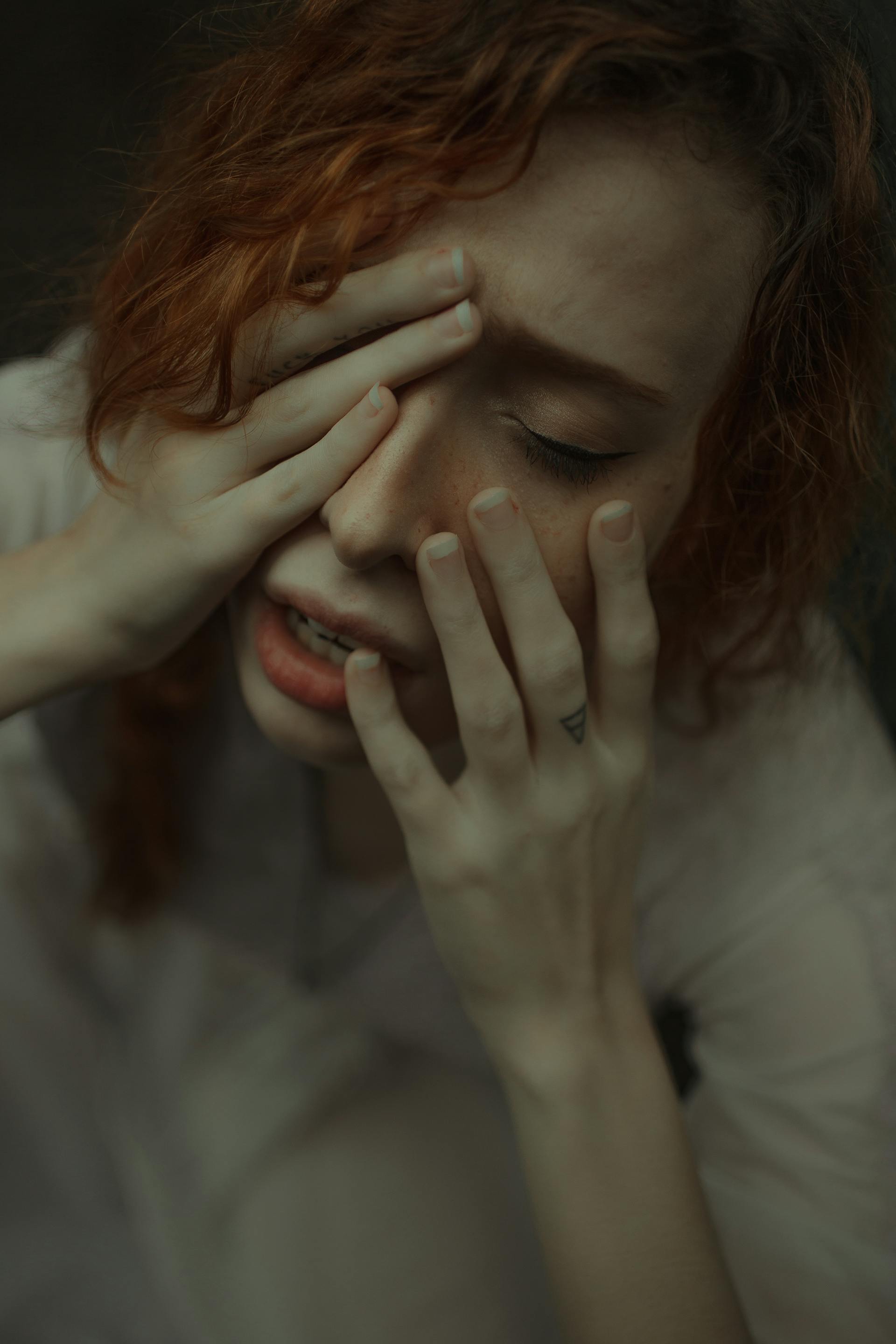 A distressed woman | Source: Pexels