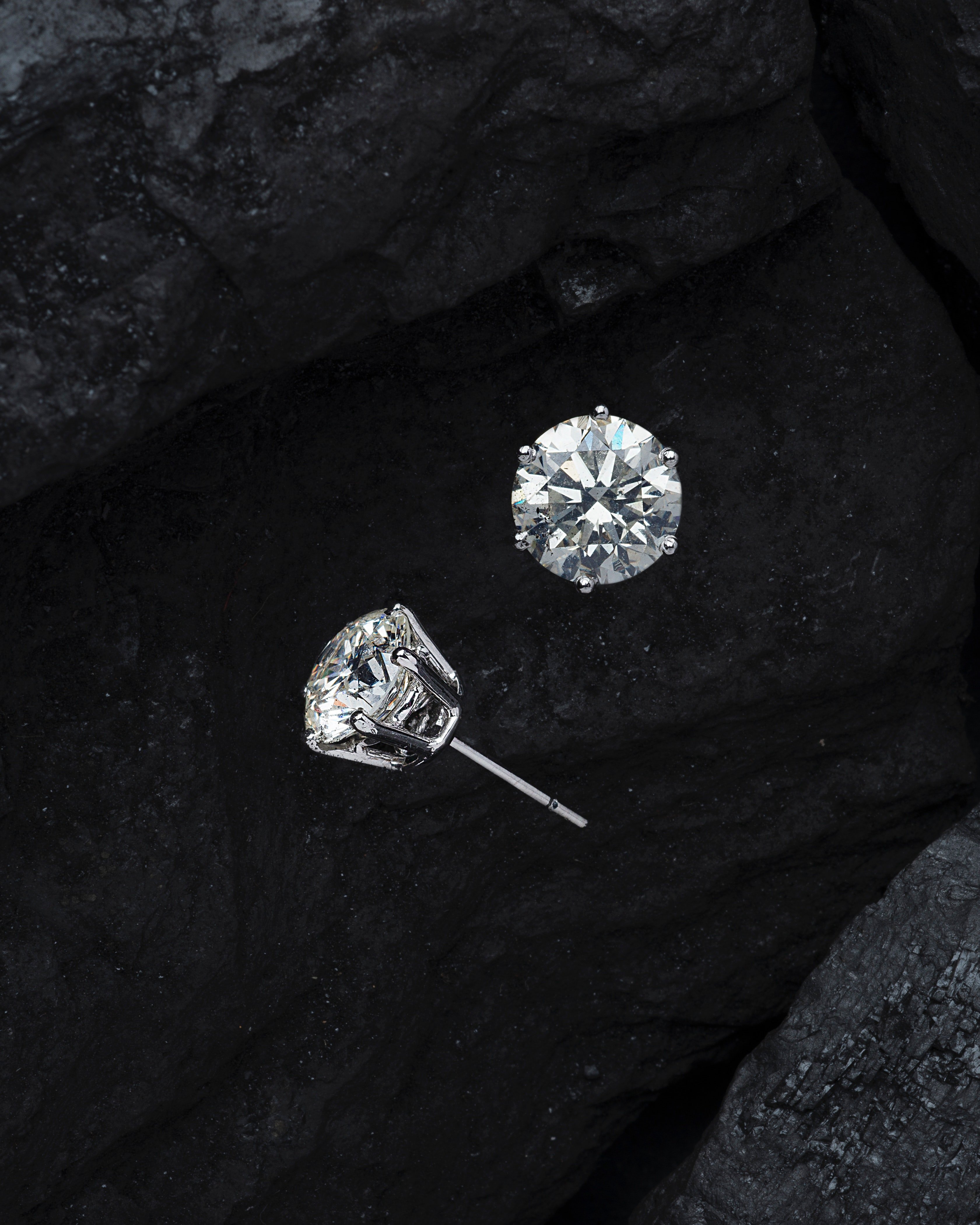 I remember those diamond earrings | Source: Pexels