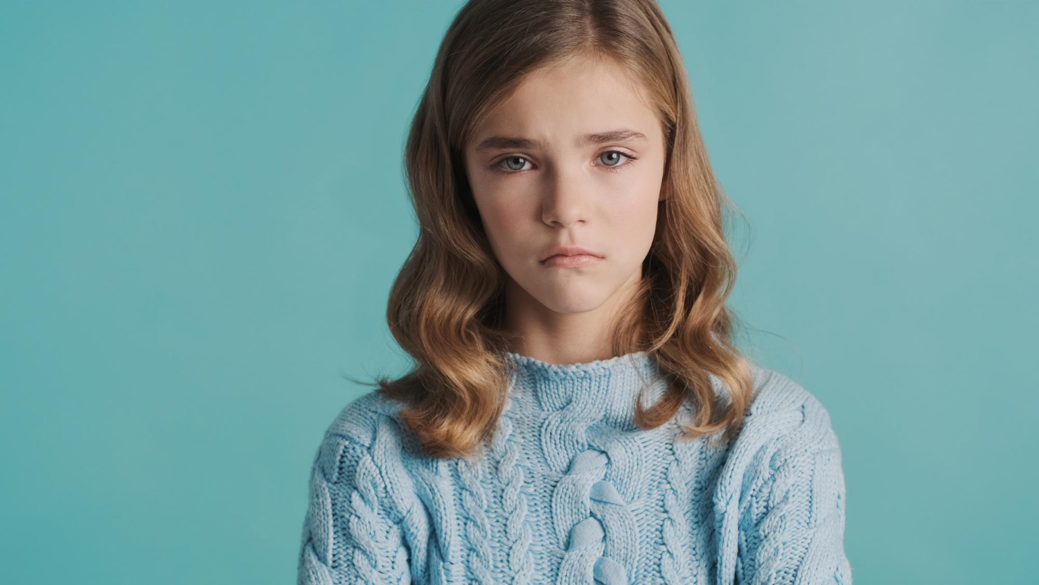 A young girl looking disheartened | Source: Freepik