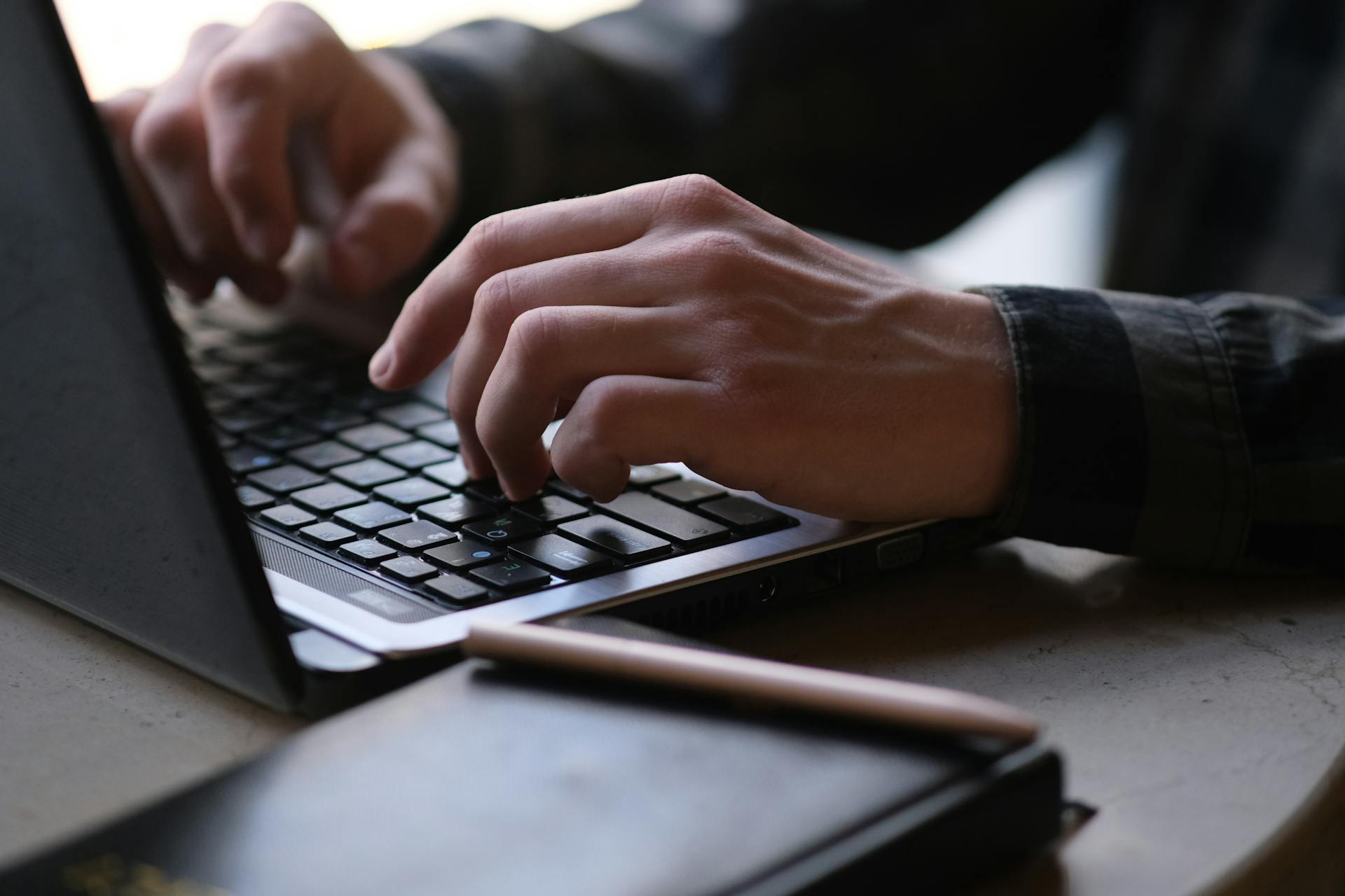 A person using a laptop | Source: Pexels