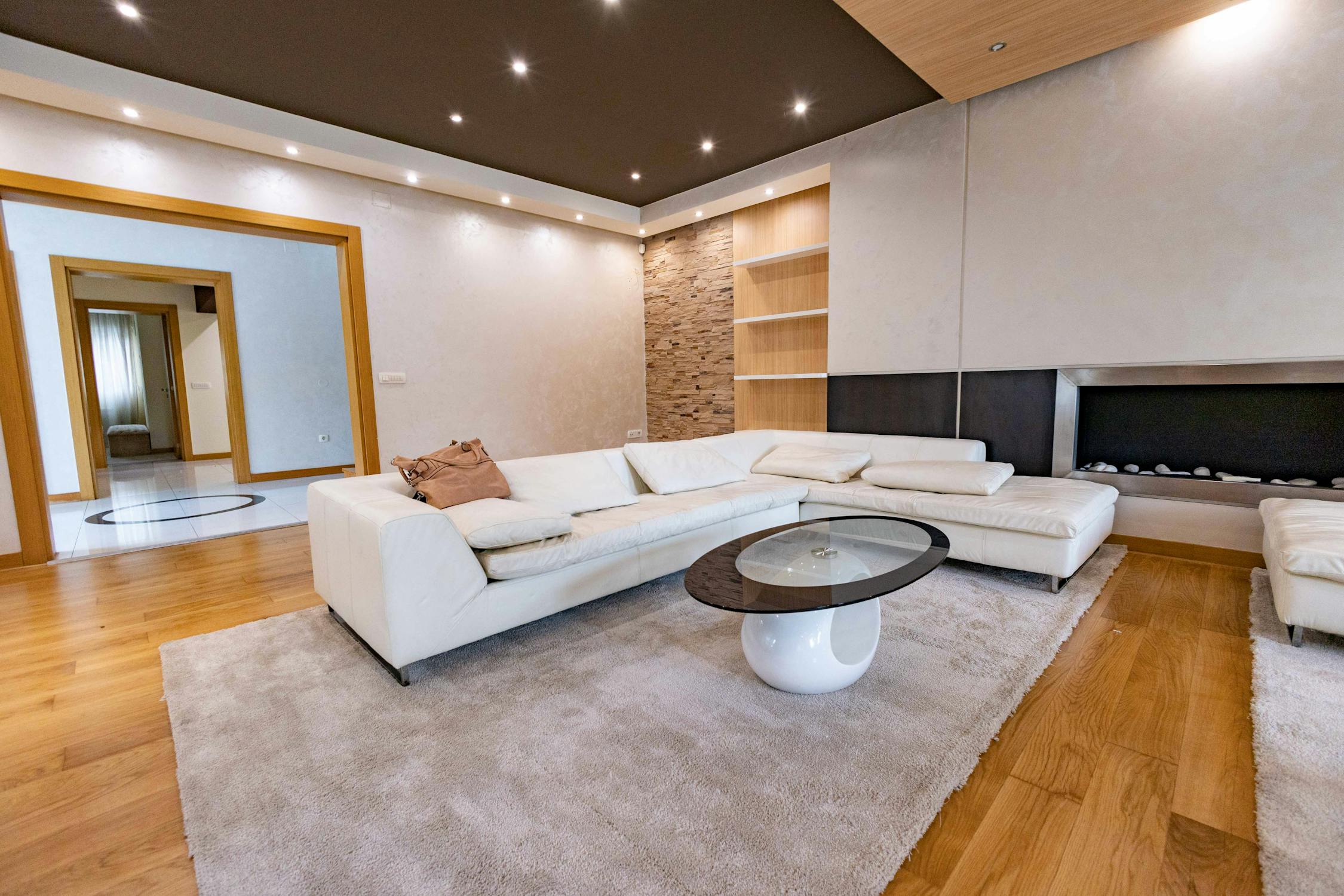 A modern minimalist living room | Source: Pexels