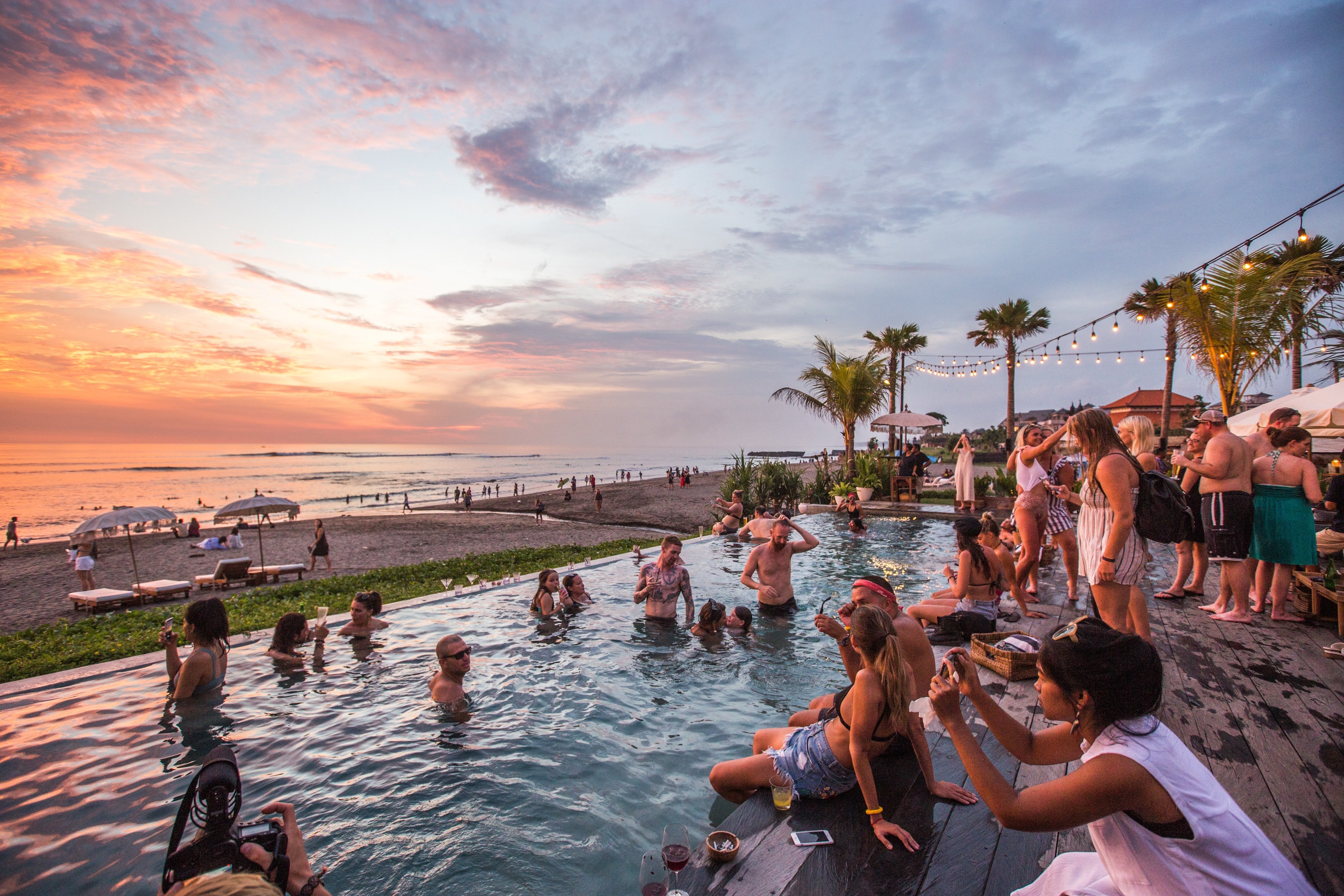 Caitlyn and her friends were enjoying a beach party. | Source: Unsplash