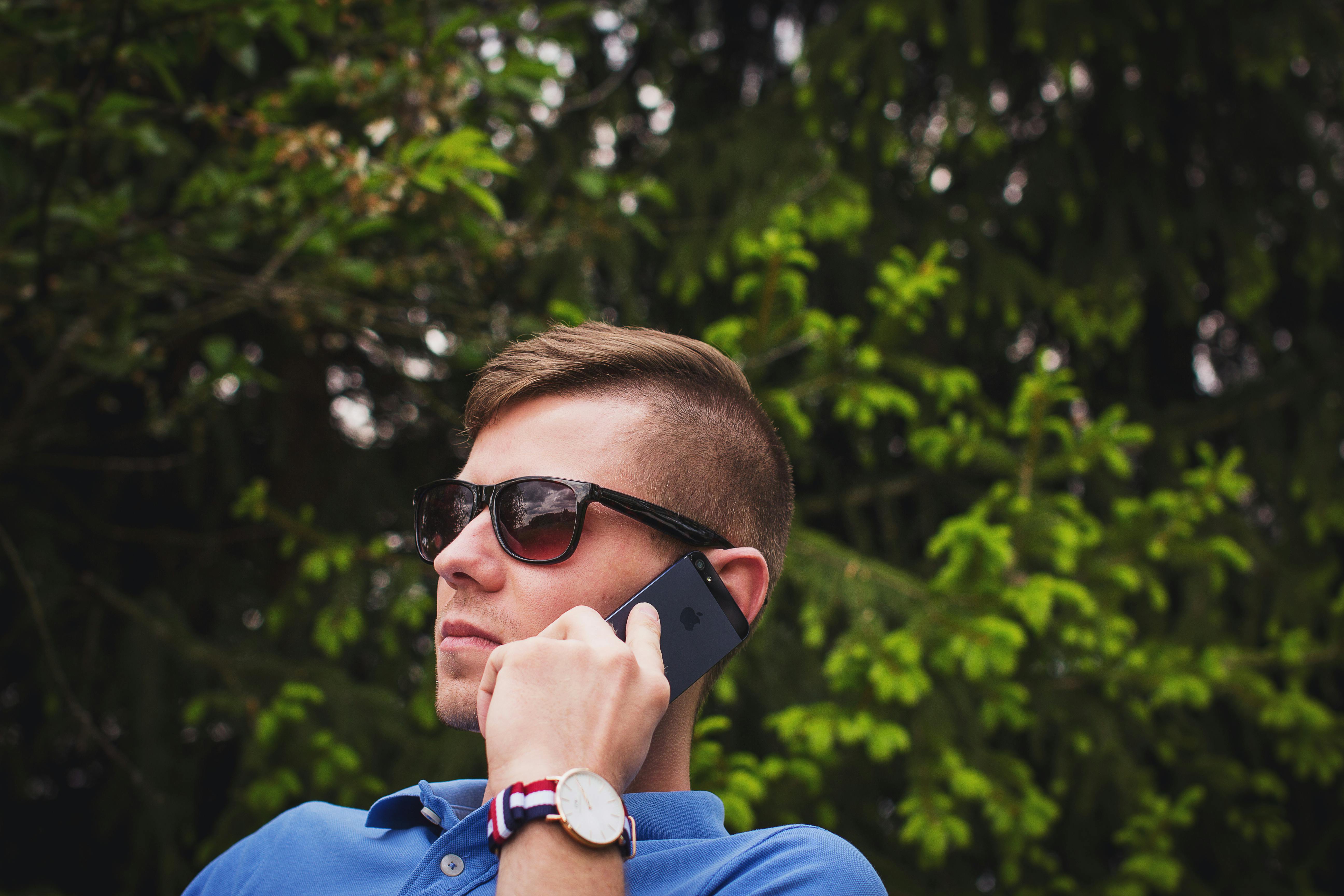 A man talking on his phone | Source: Pexels