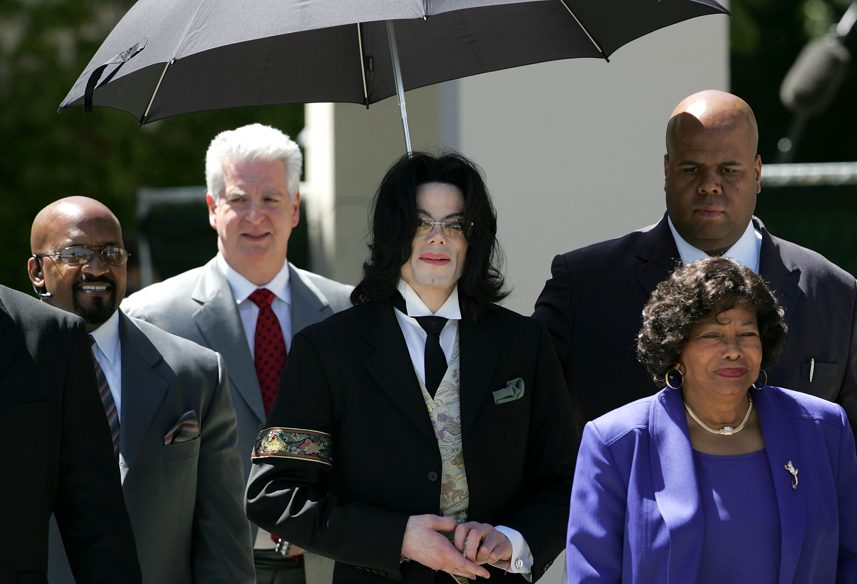 Michael Jackson leaves with his Katherine Jackson the Santa Barbara County Courthouse after a day of proceedings in his child molestation trial April 19, 2005 in Santa Maria, California. | Source: Getty Images