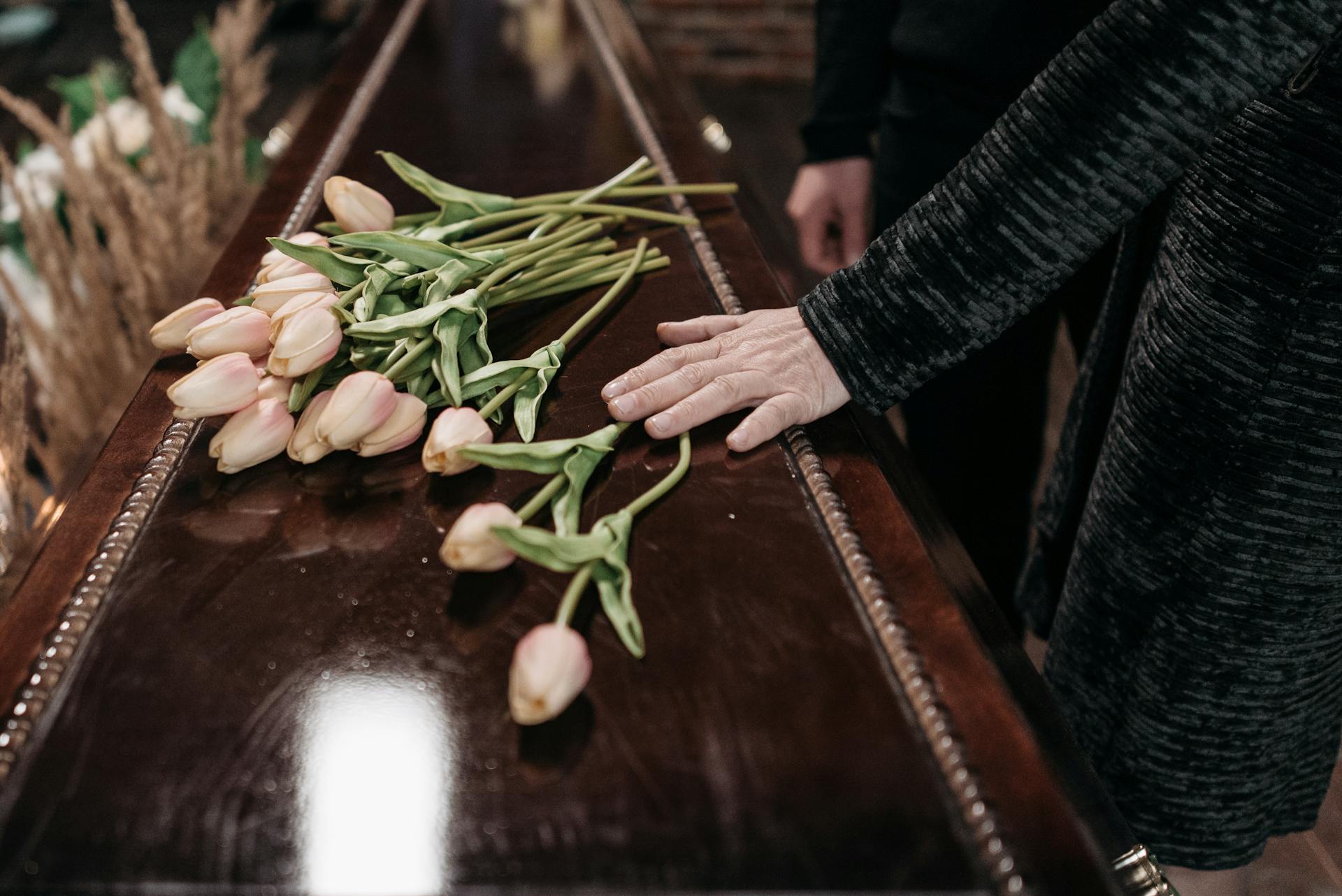 Flowers on a coffin | Source: Pexels