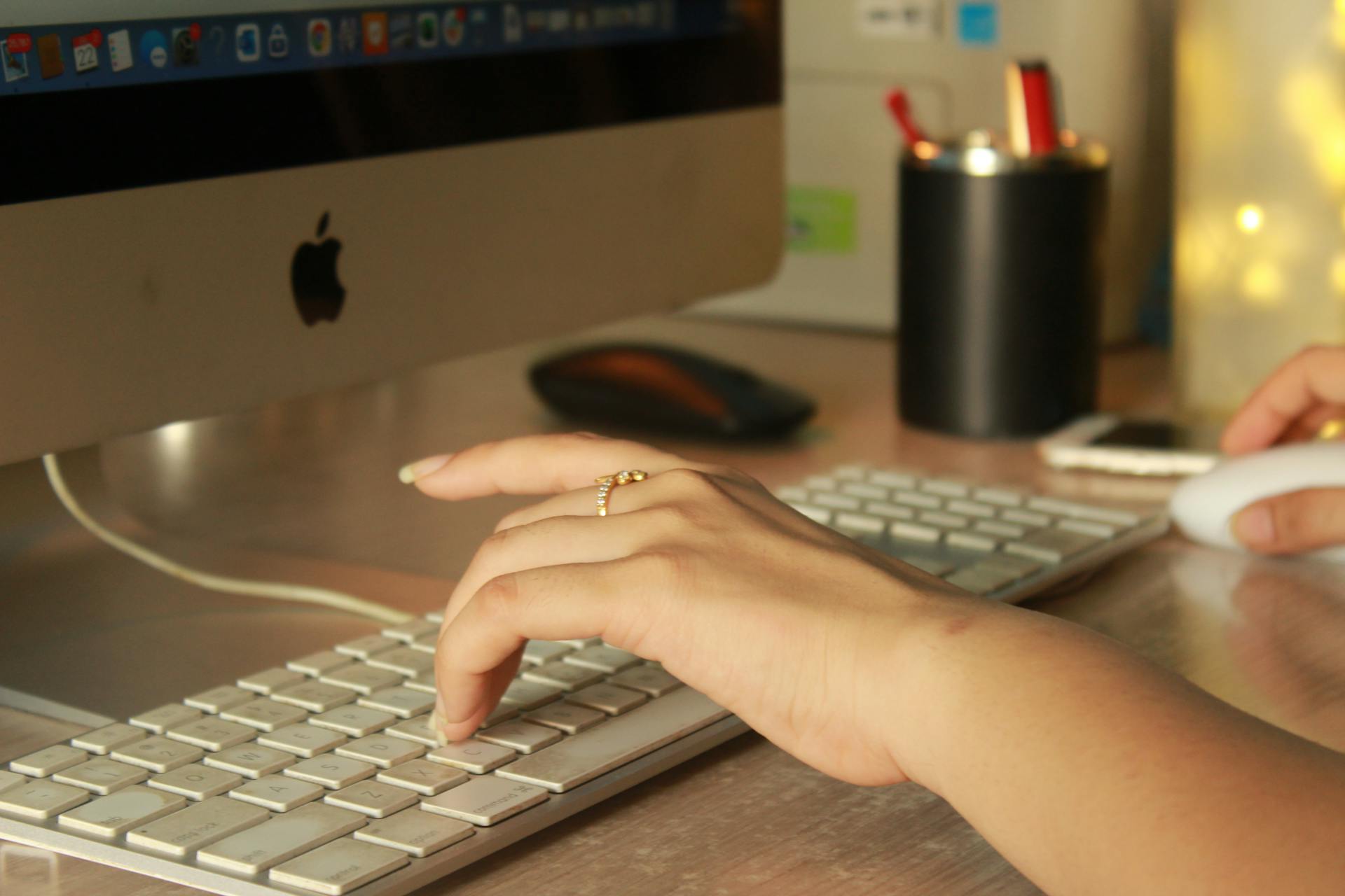 A woman using her computer | Source: Pexels