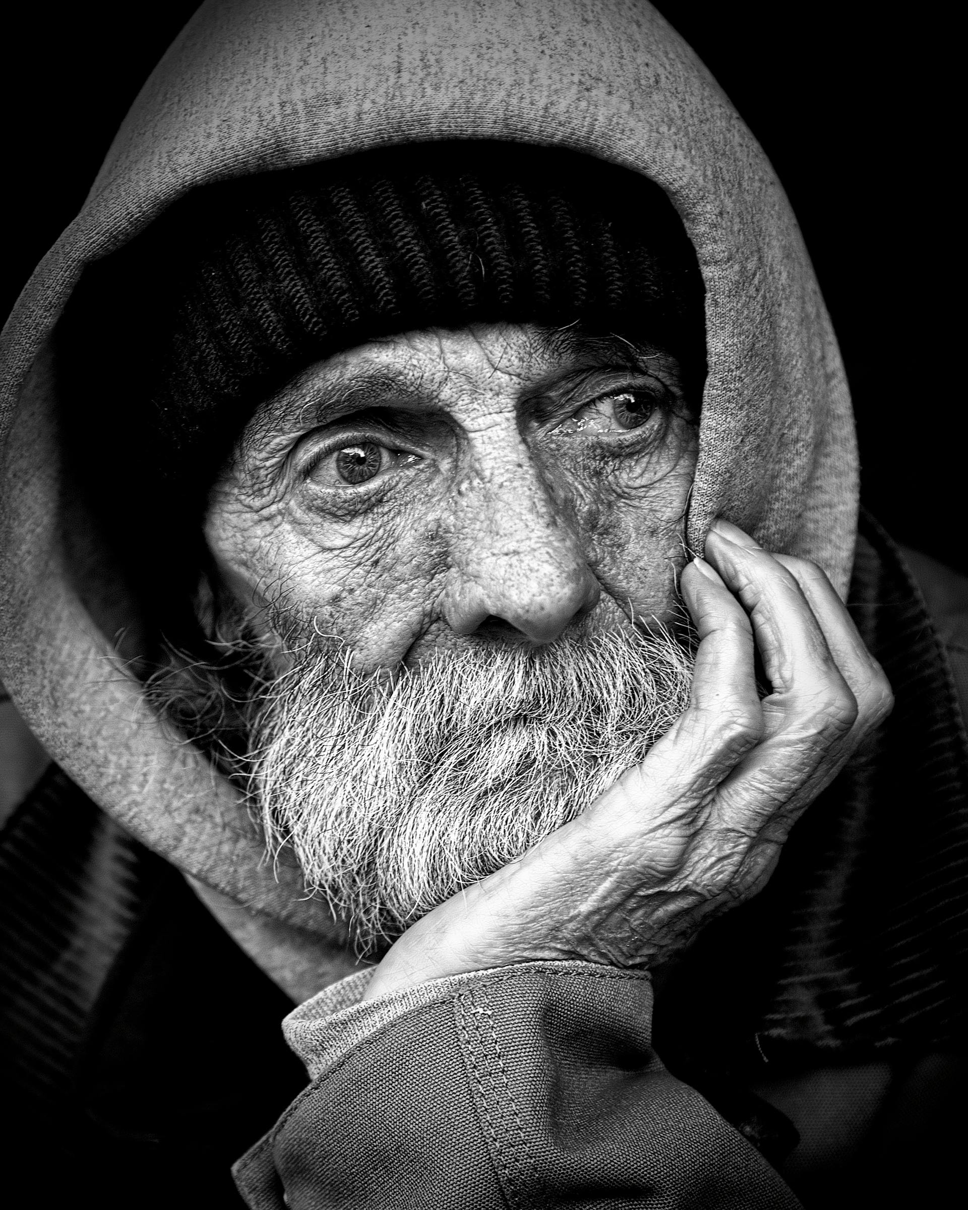 A grayscale photo of an elderly man | Source: Pexels
