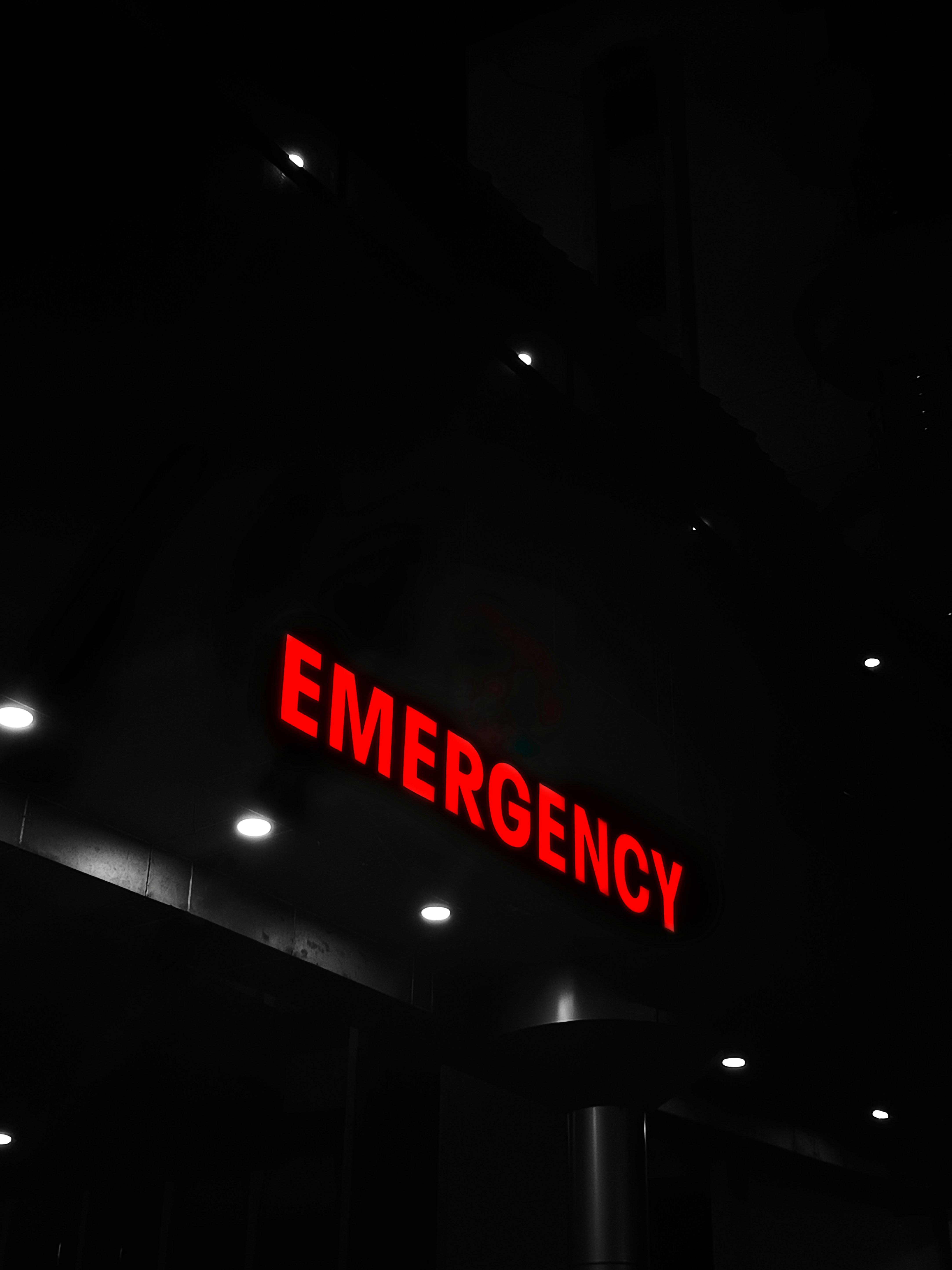 A hospital's emergency entrance sign | Source: Unsplash