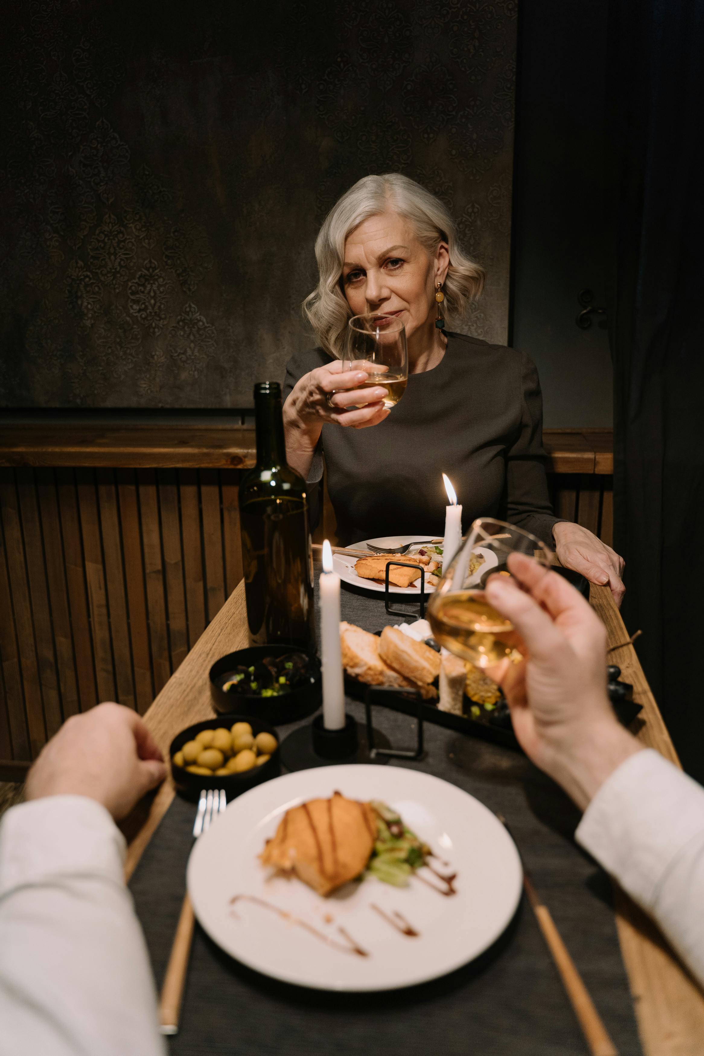 Surprised senior woman holding a glass of wine | Source: Pexels