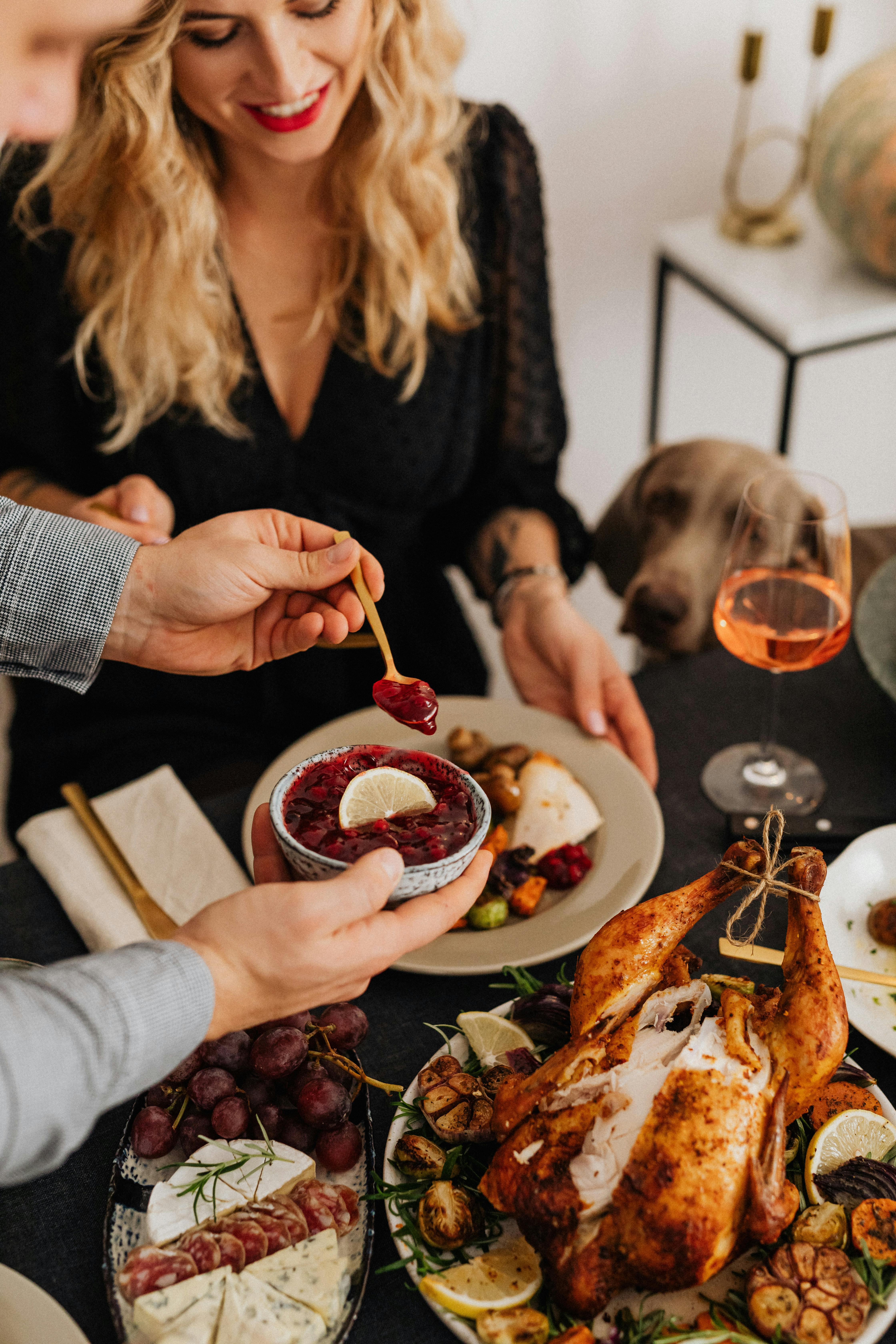 A man holding a bowl of cranberry sauce | Source: Pexels