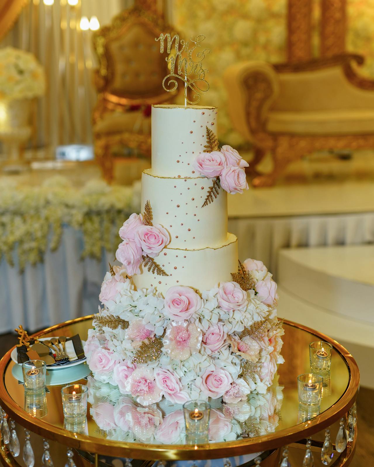 A stunning wedding cake displayed on a table | Source: Pexels