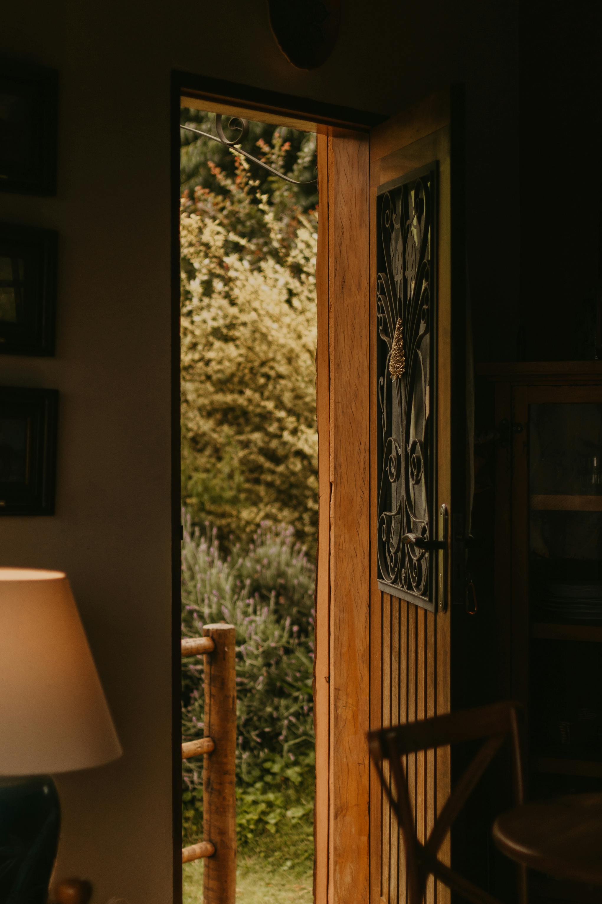 An open front door | Source: Pexels