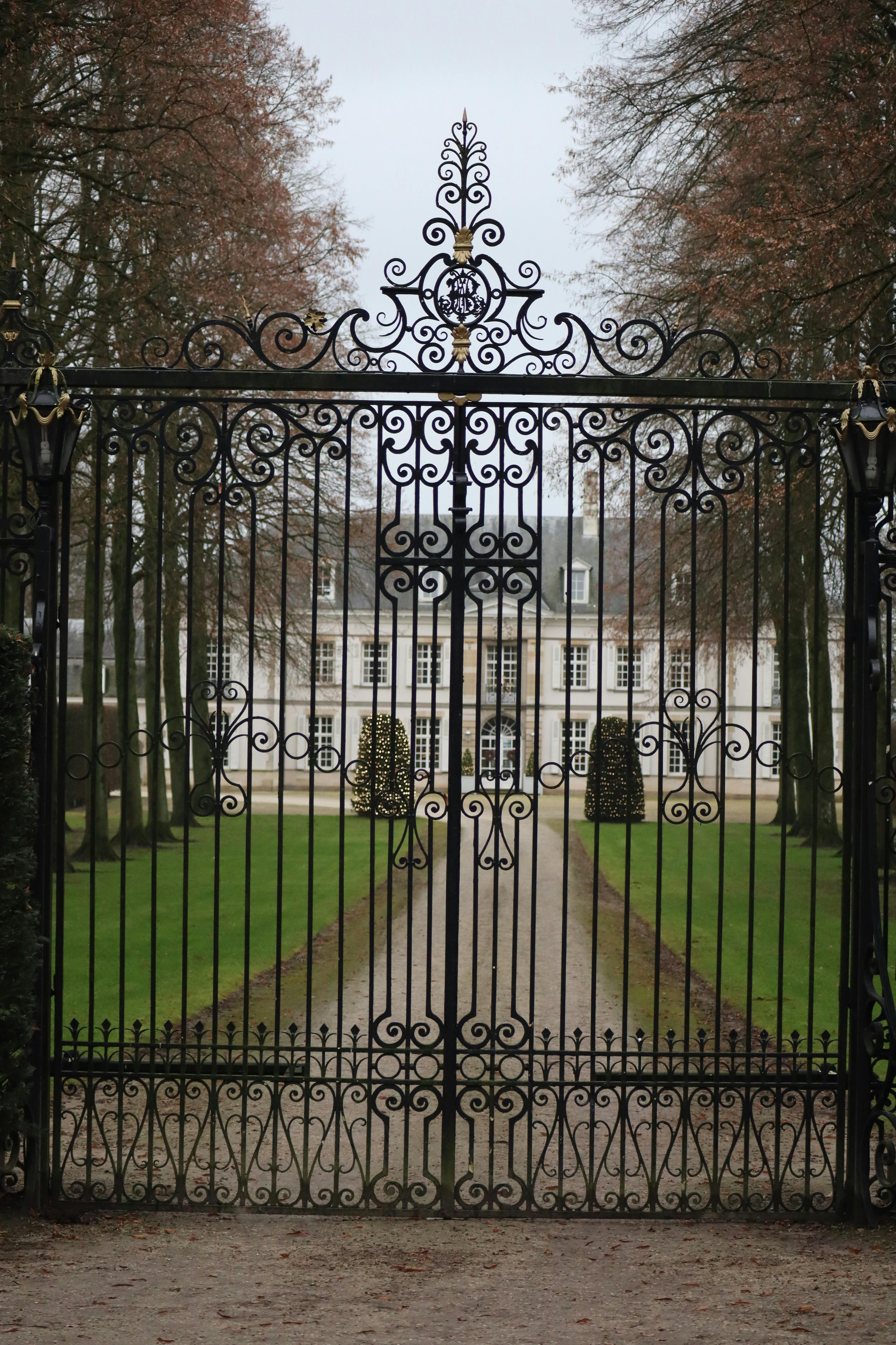 A gated mansion | Source: Pexels