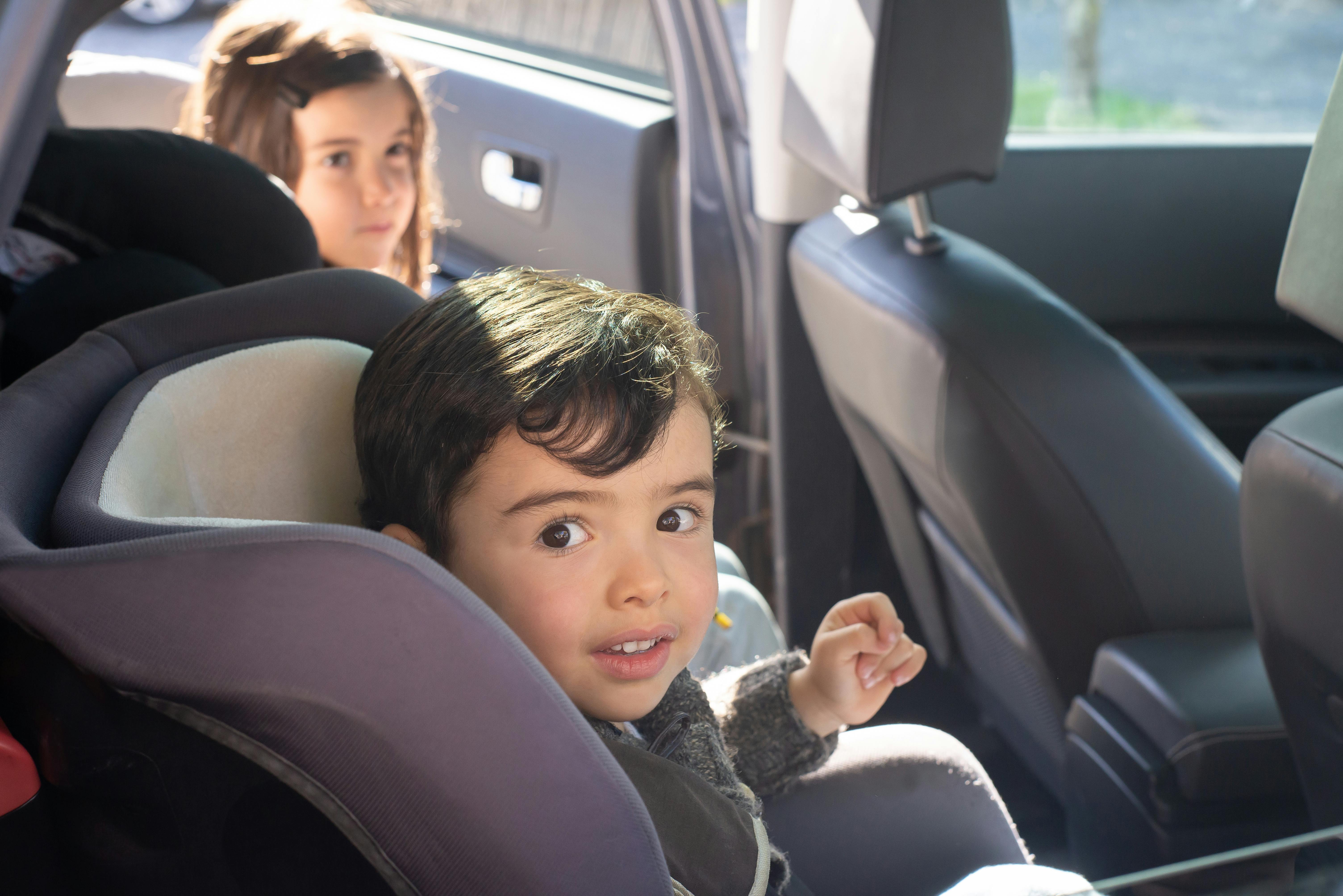 Children getting into a car | Source: Pexels