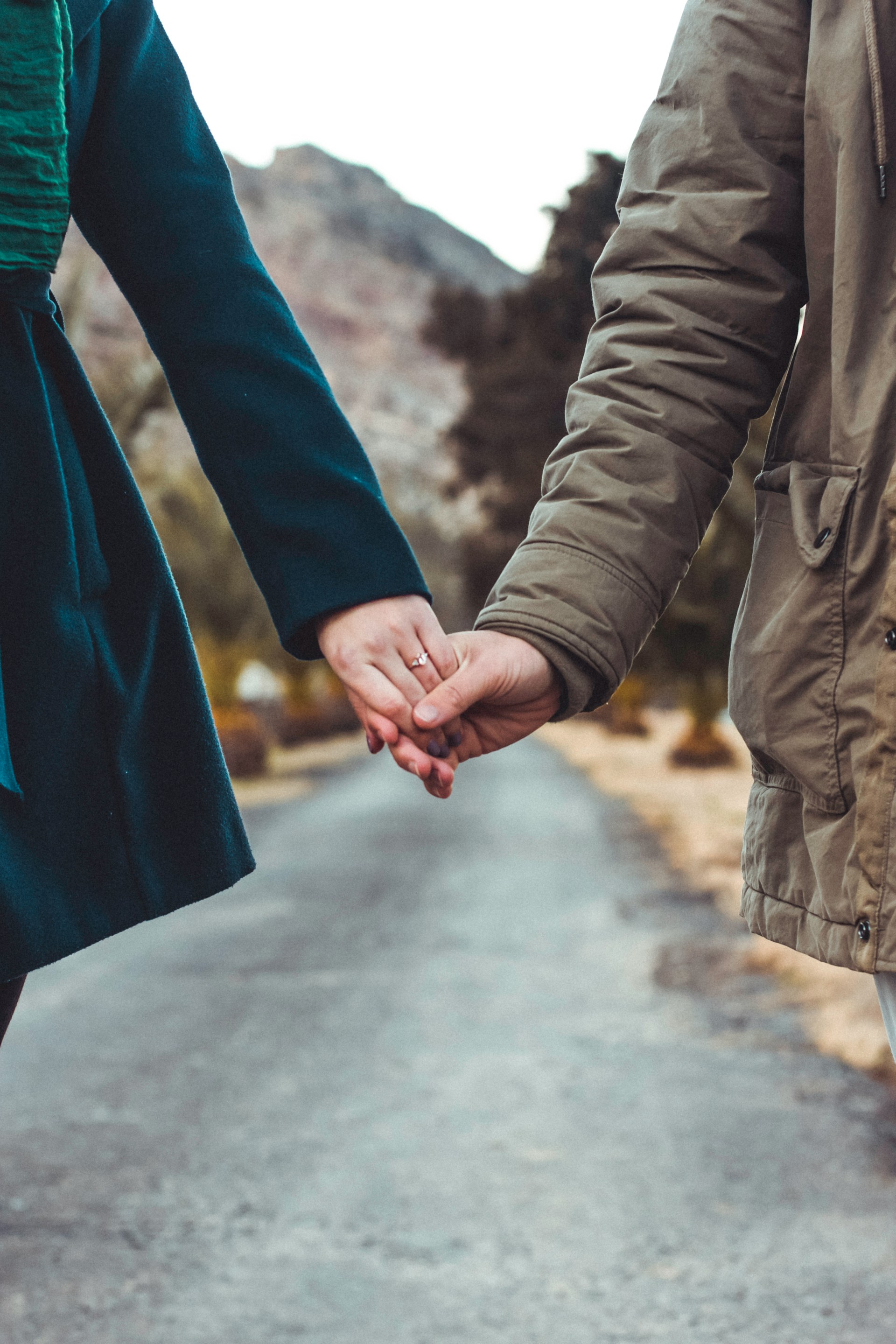 Cropped shot of a couple holding hands | Source: Unsplash