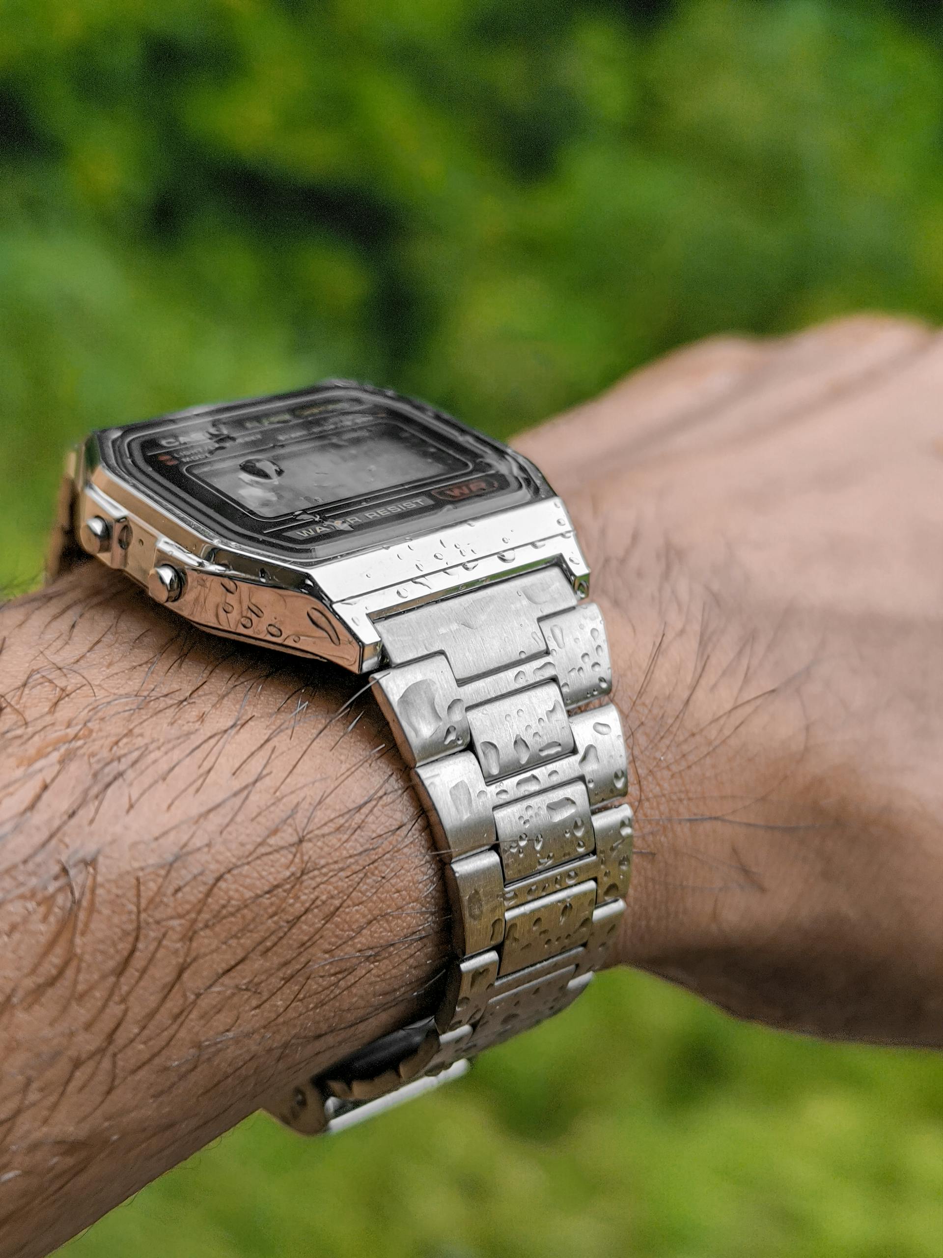 A watch on a man's wrist | Source: Pexels