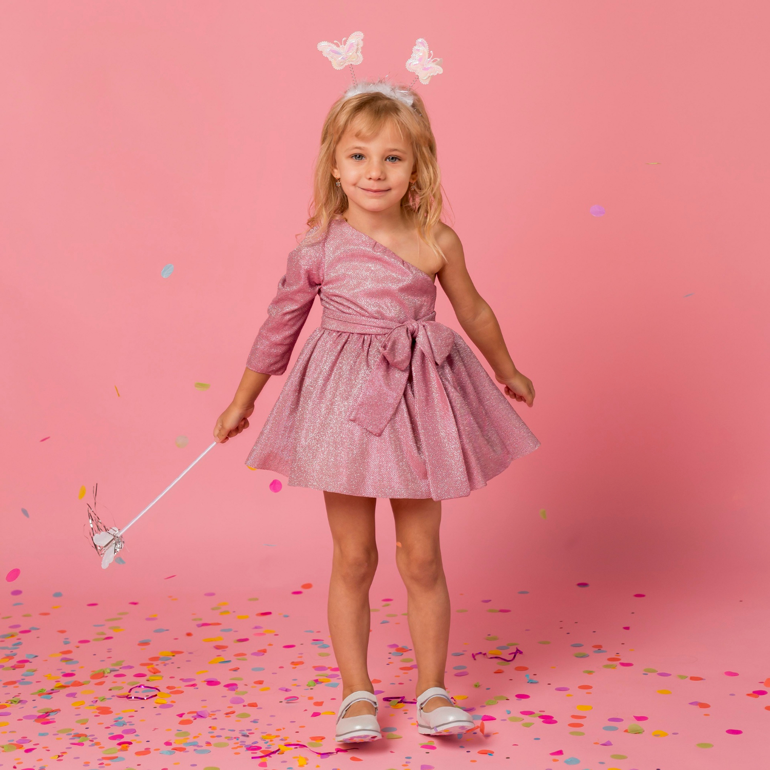 A little girl in a fairy costume holding a wand | Source: Freepik