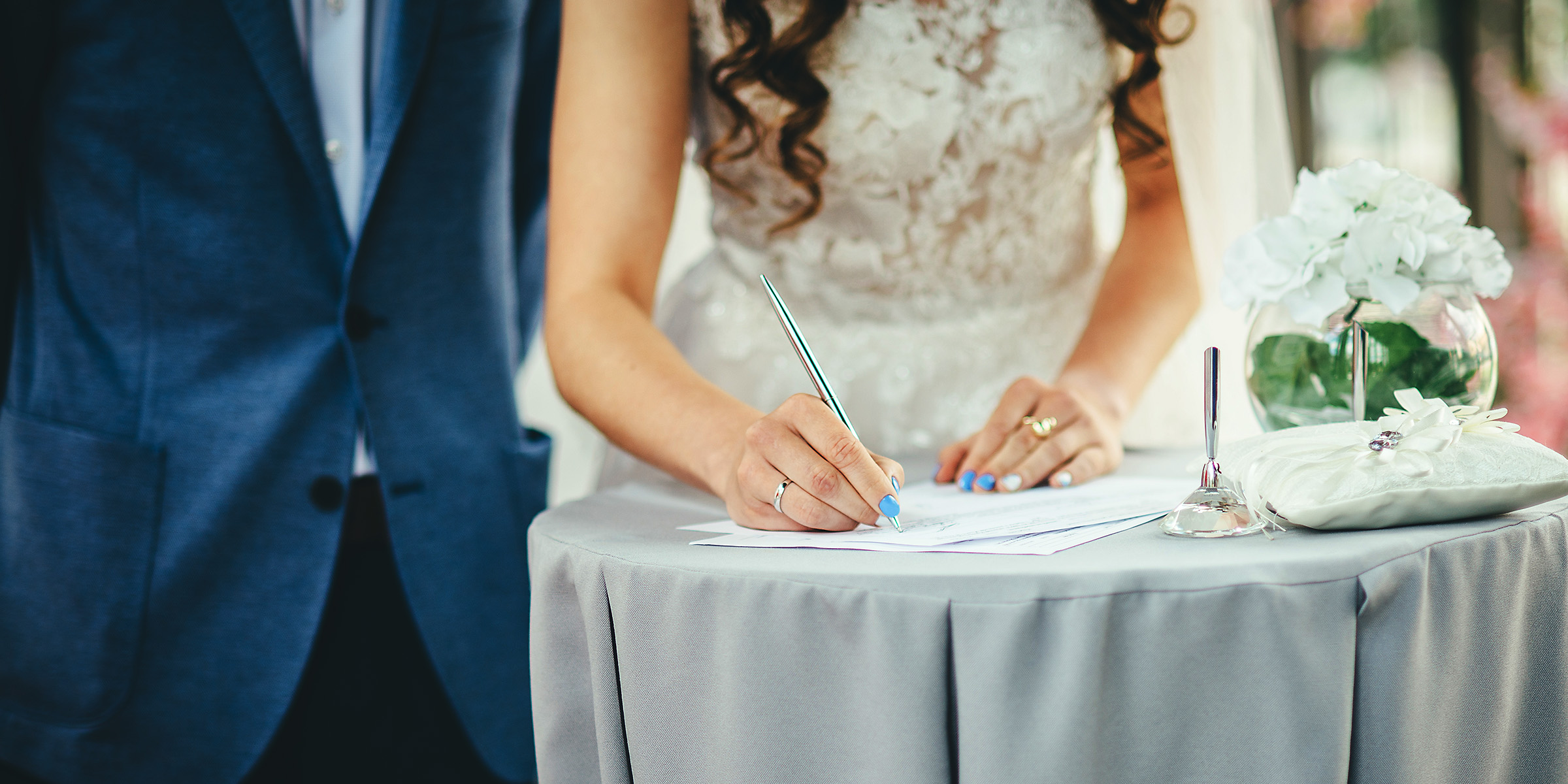 A couple on their wedding day | Source: Shutterstock