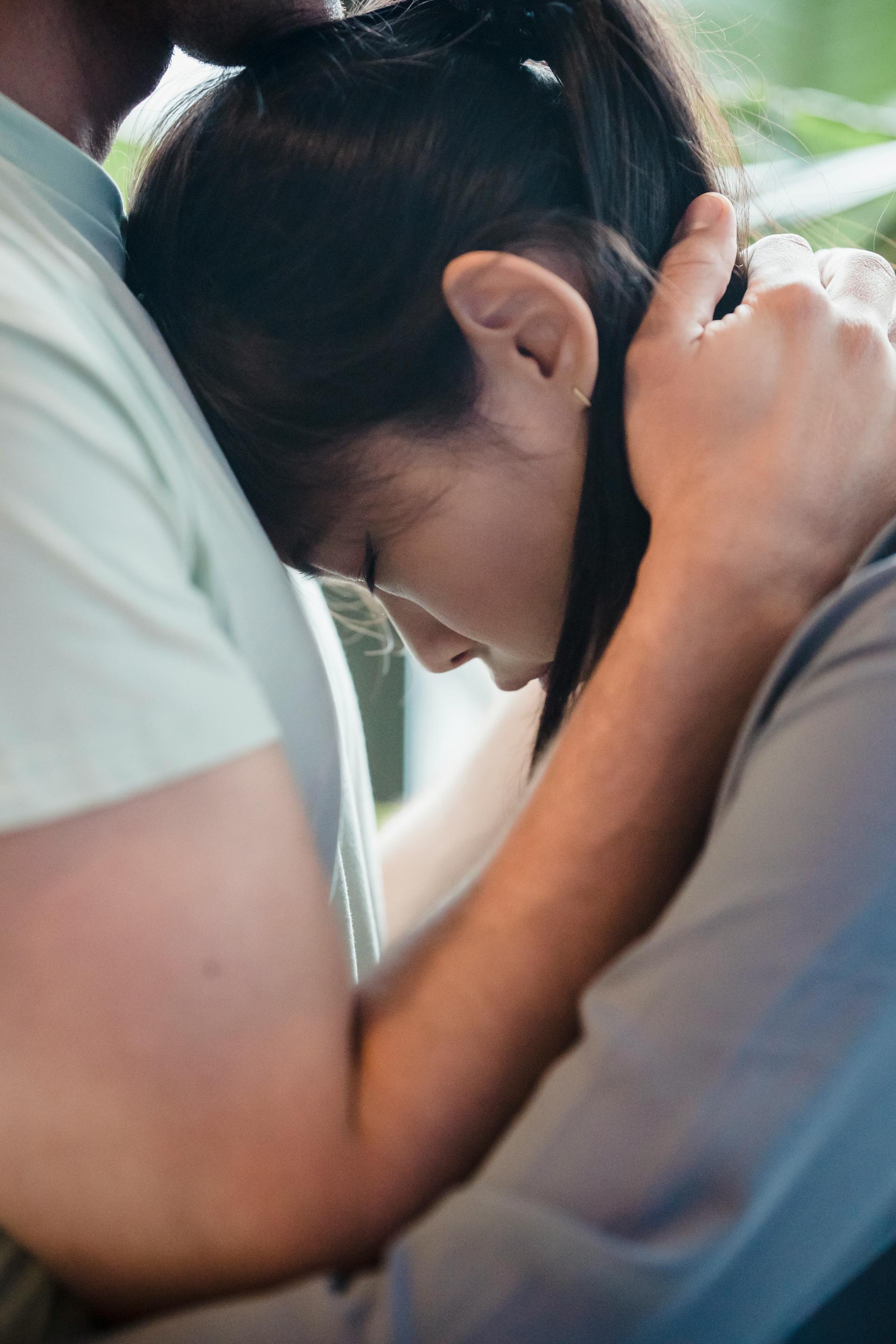 A man hugging and comforting a woman | Source: Pexels