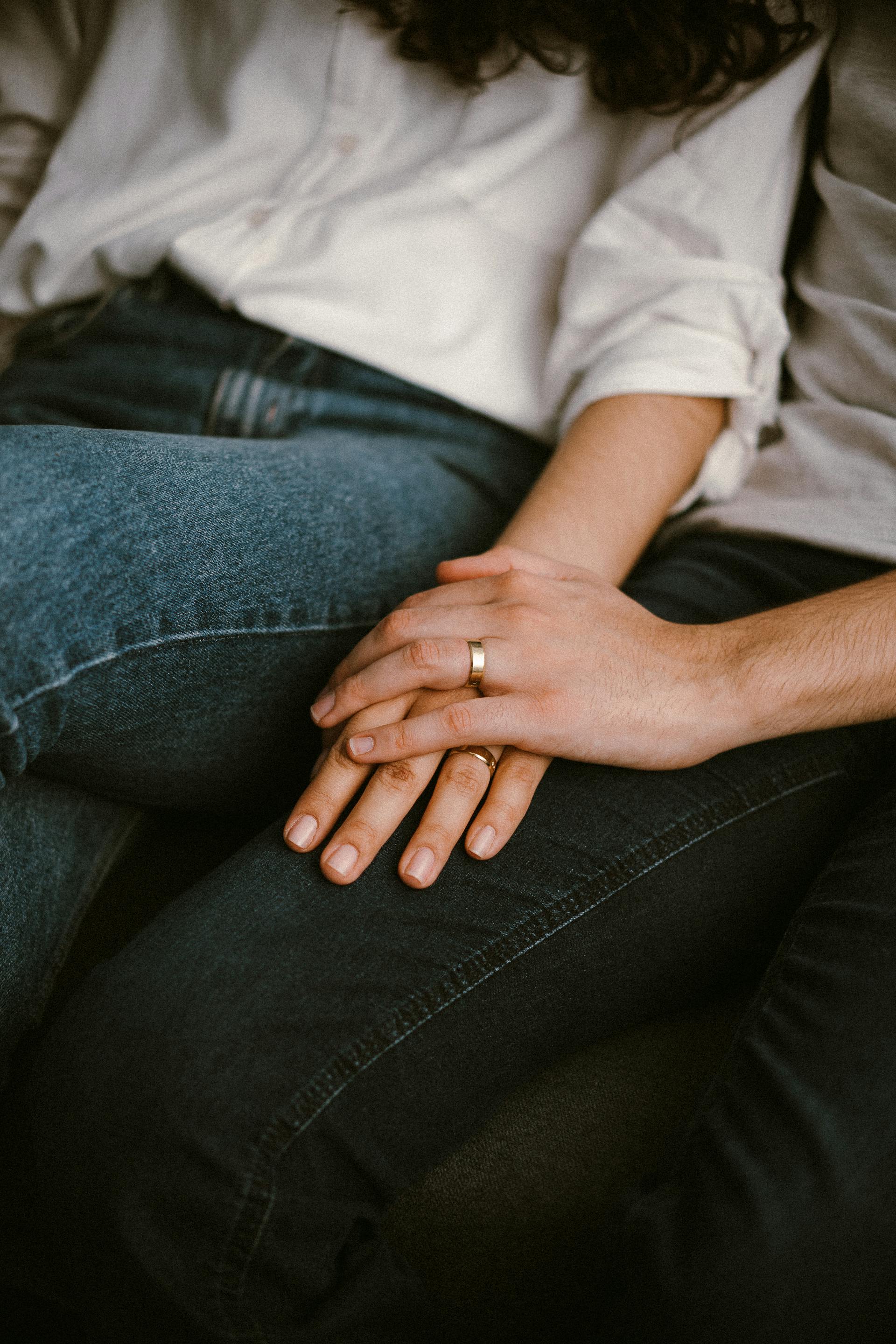 A man holding his wife's hand for support | Source: Pexels