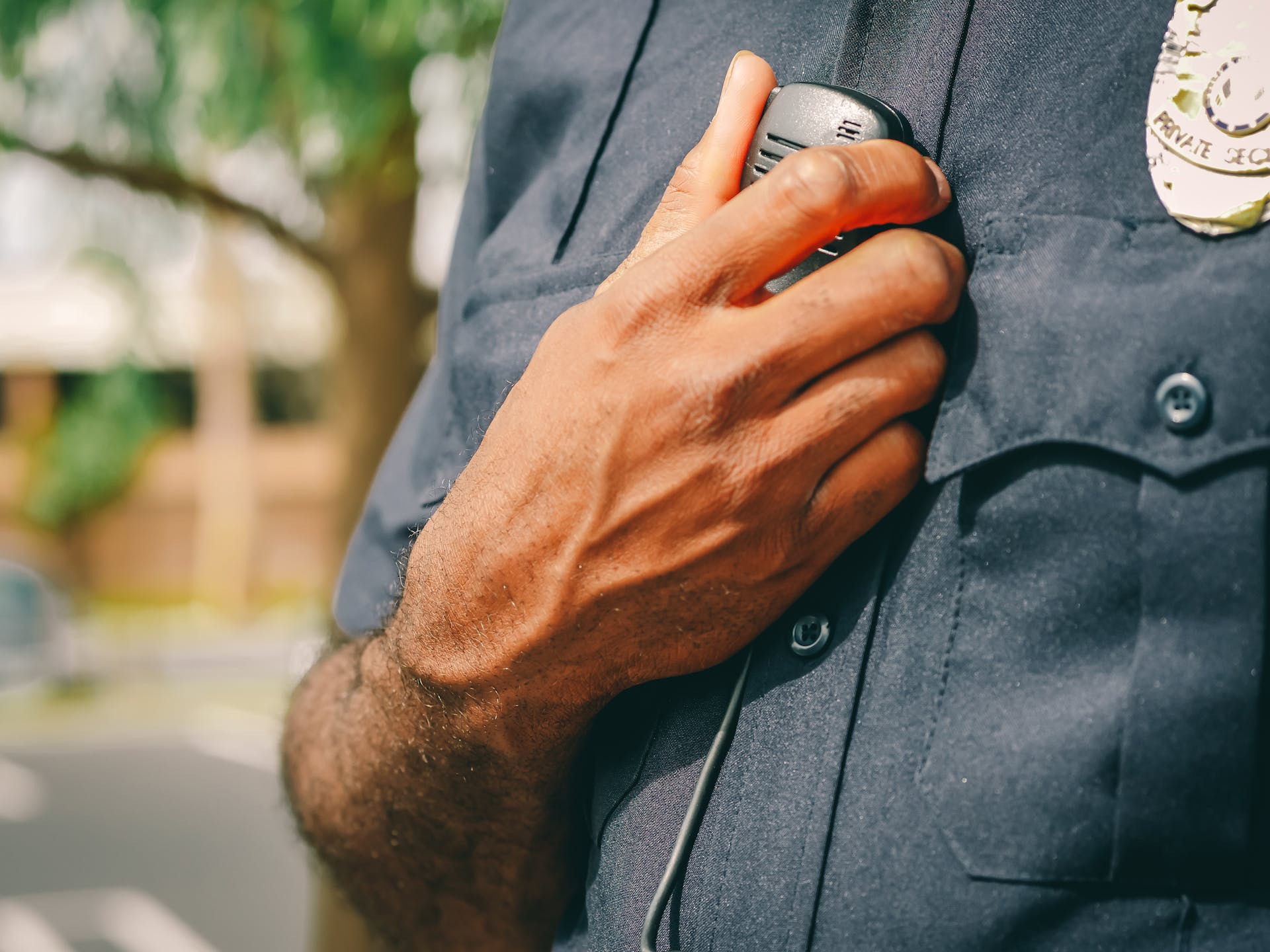 A close-up shot of an officer's uniform | Source: Pexels