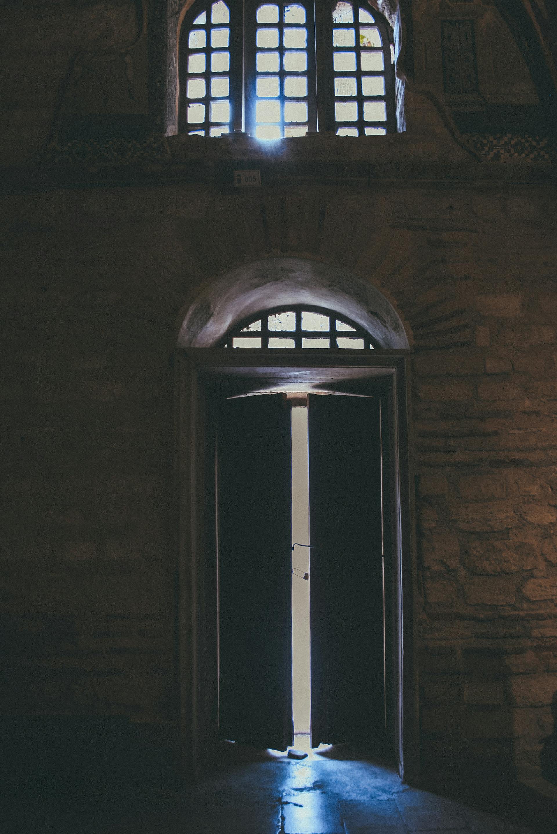 Double doors | Source: Pexels
