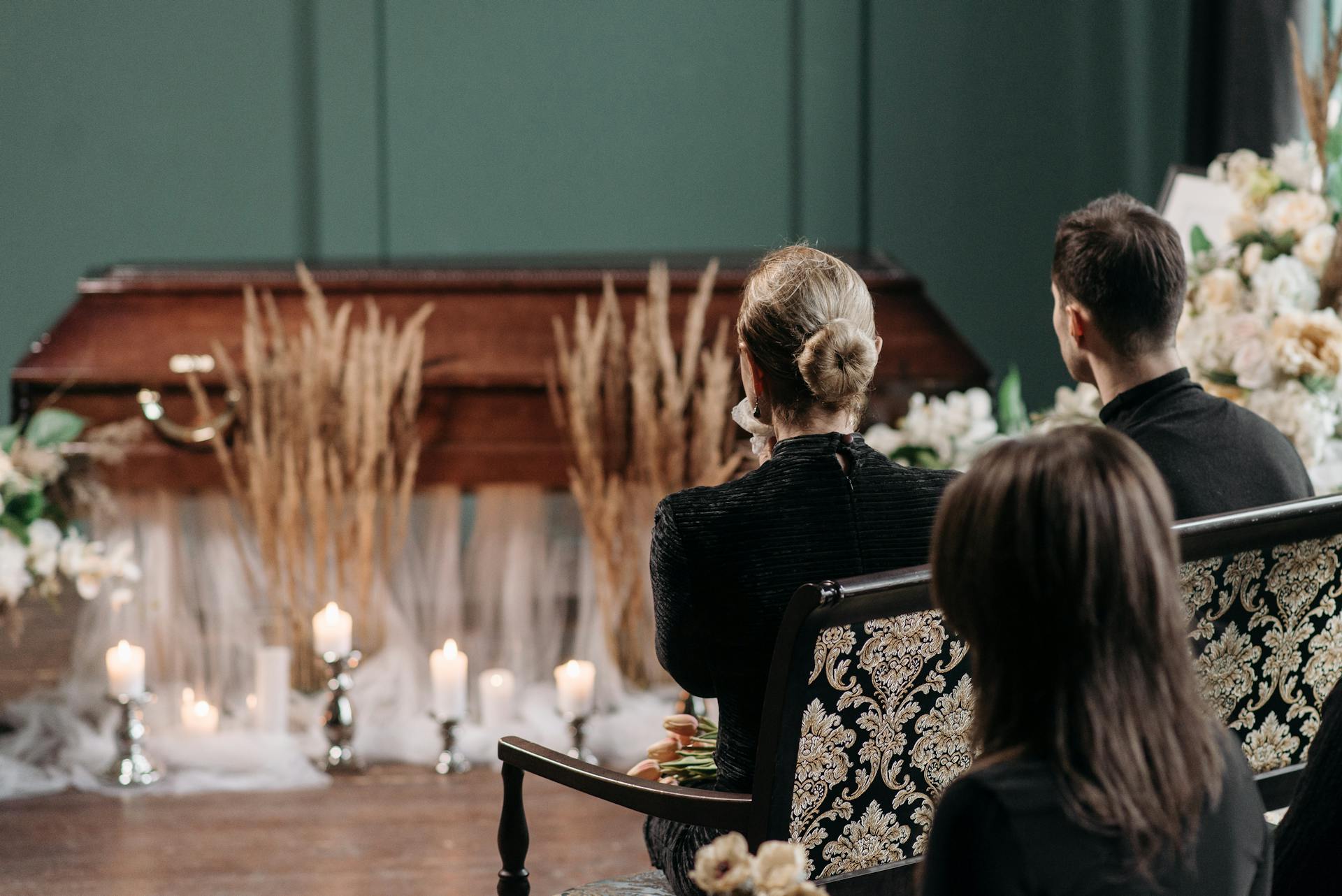 People at a funeral | Source: Midjourney