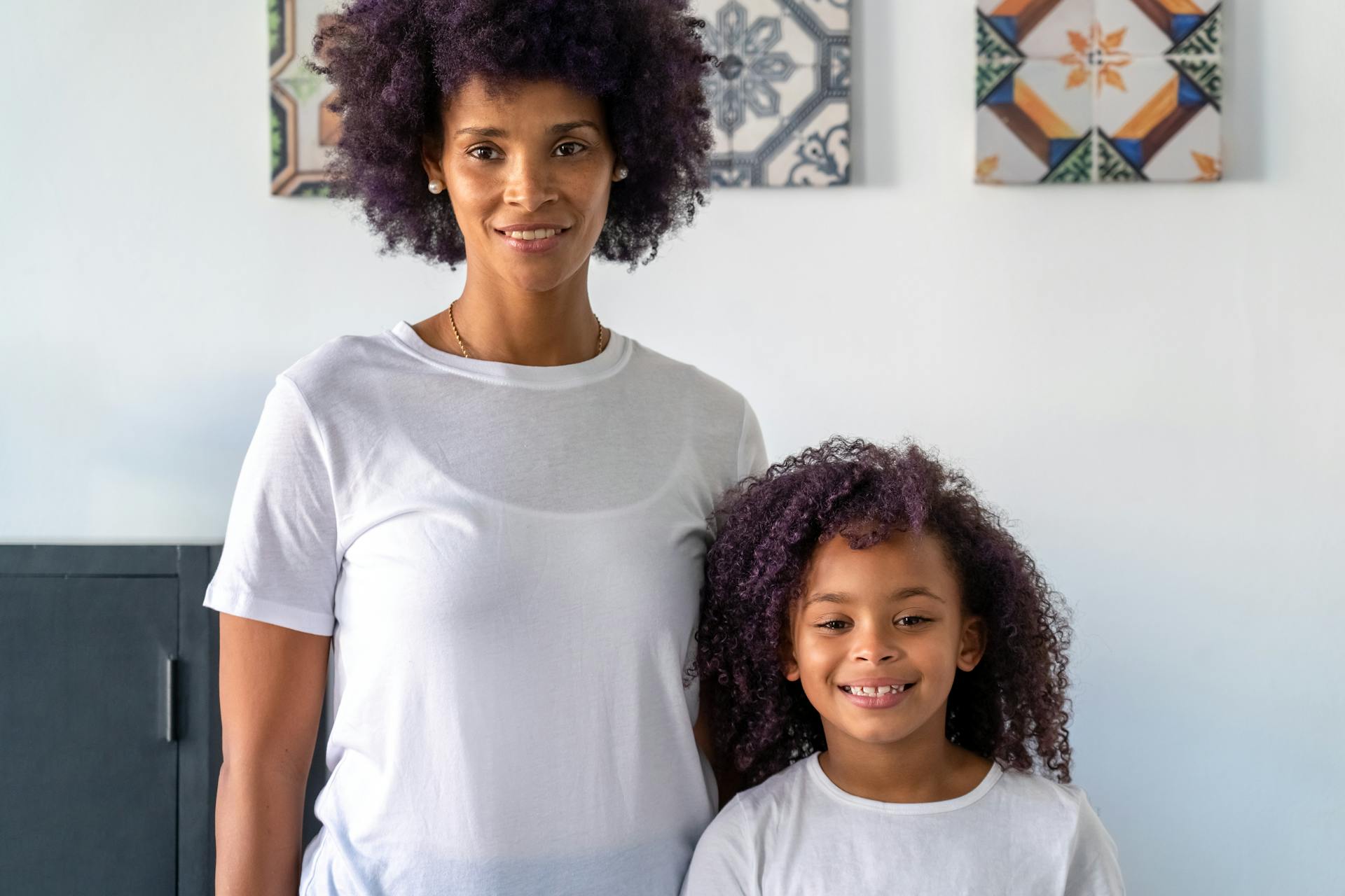 A woman with her young daughter | Source: Pexels