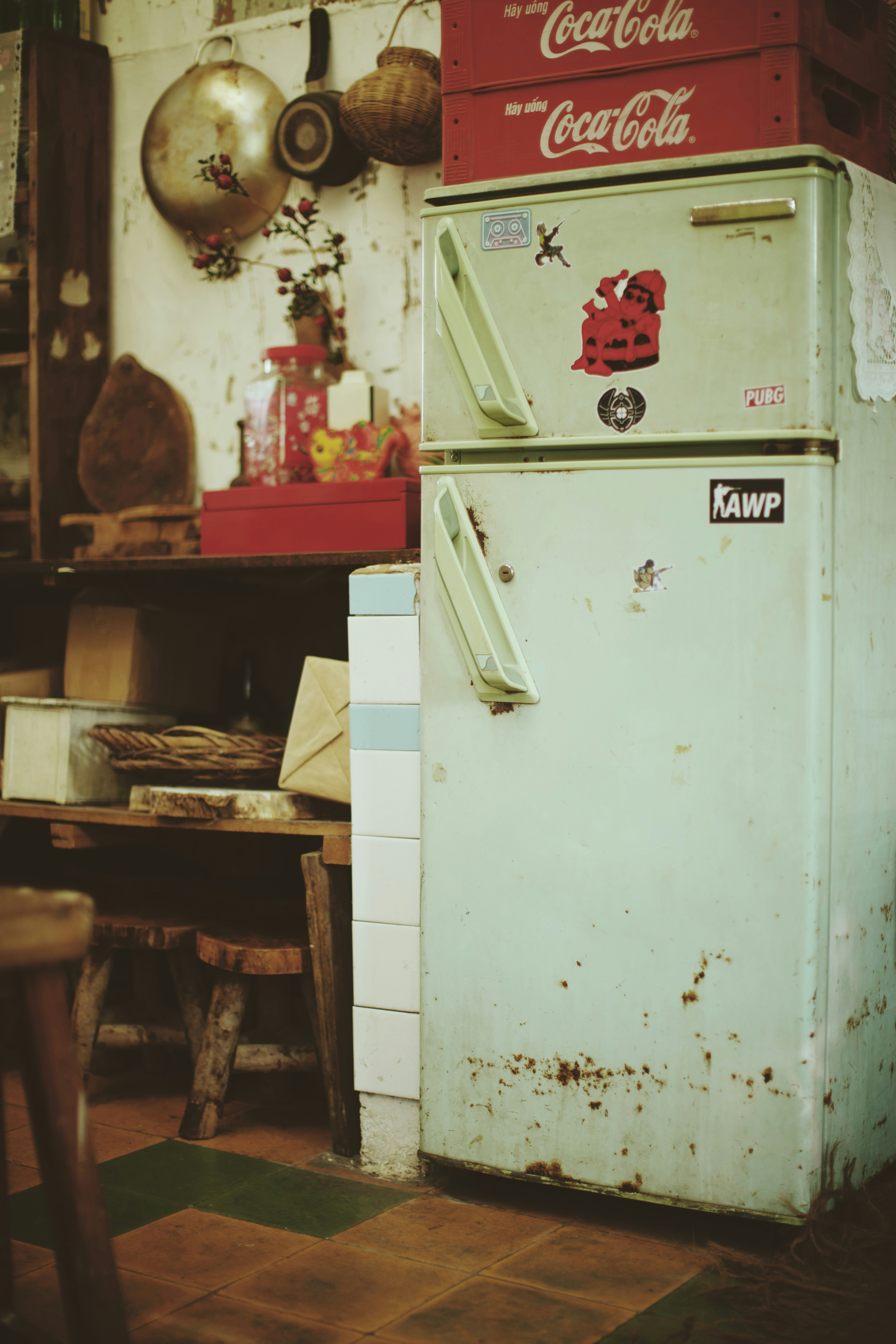 A fridge in a kitchen | Source: Pexels