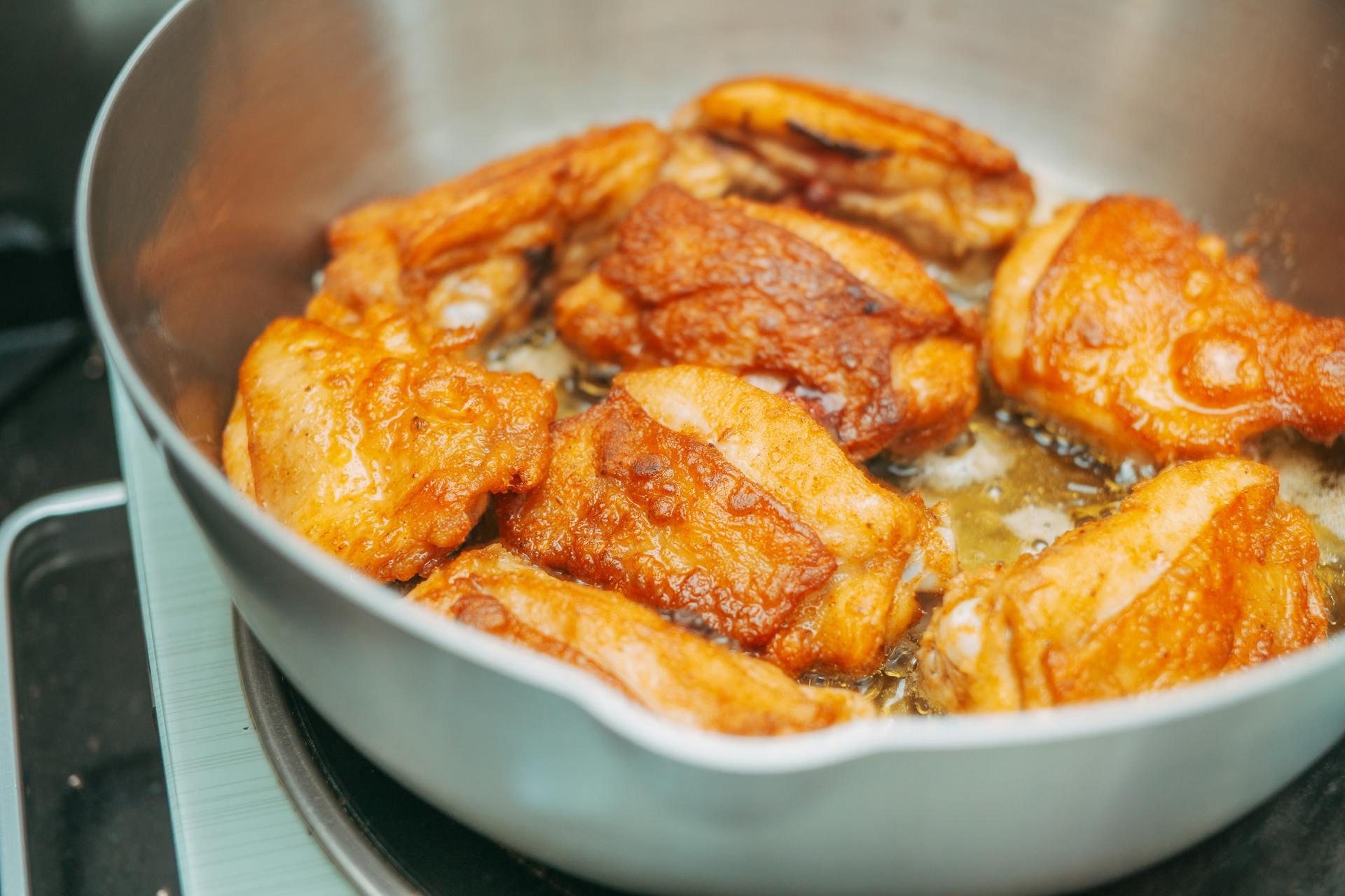 Chicken in a pan | Source: Pexels