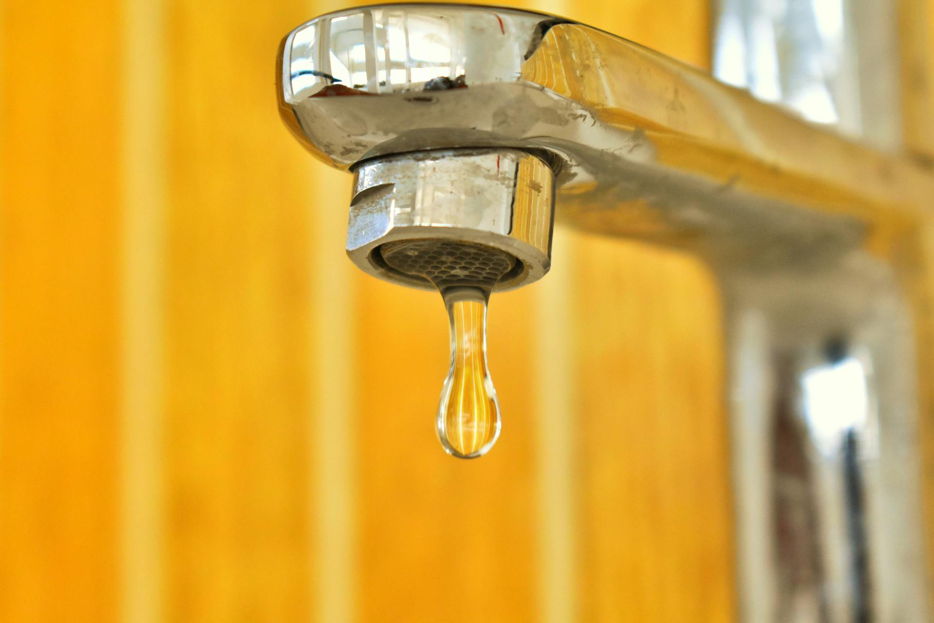 A close-up shot of a faucet | Source: Pexels