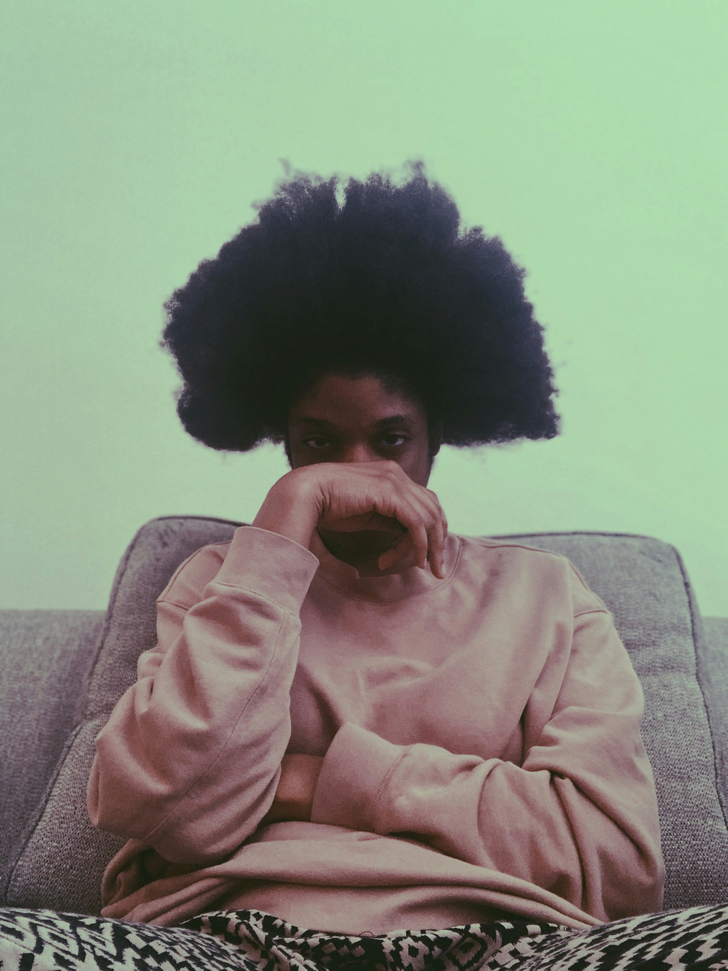A woman with her hair loose | Source: Unsplash