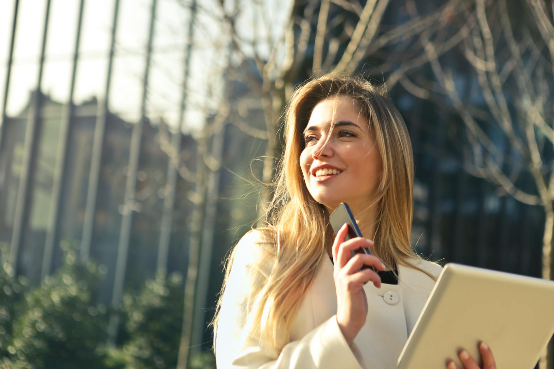 A woman on the phone | Source: Pexels