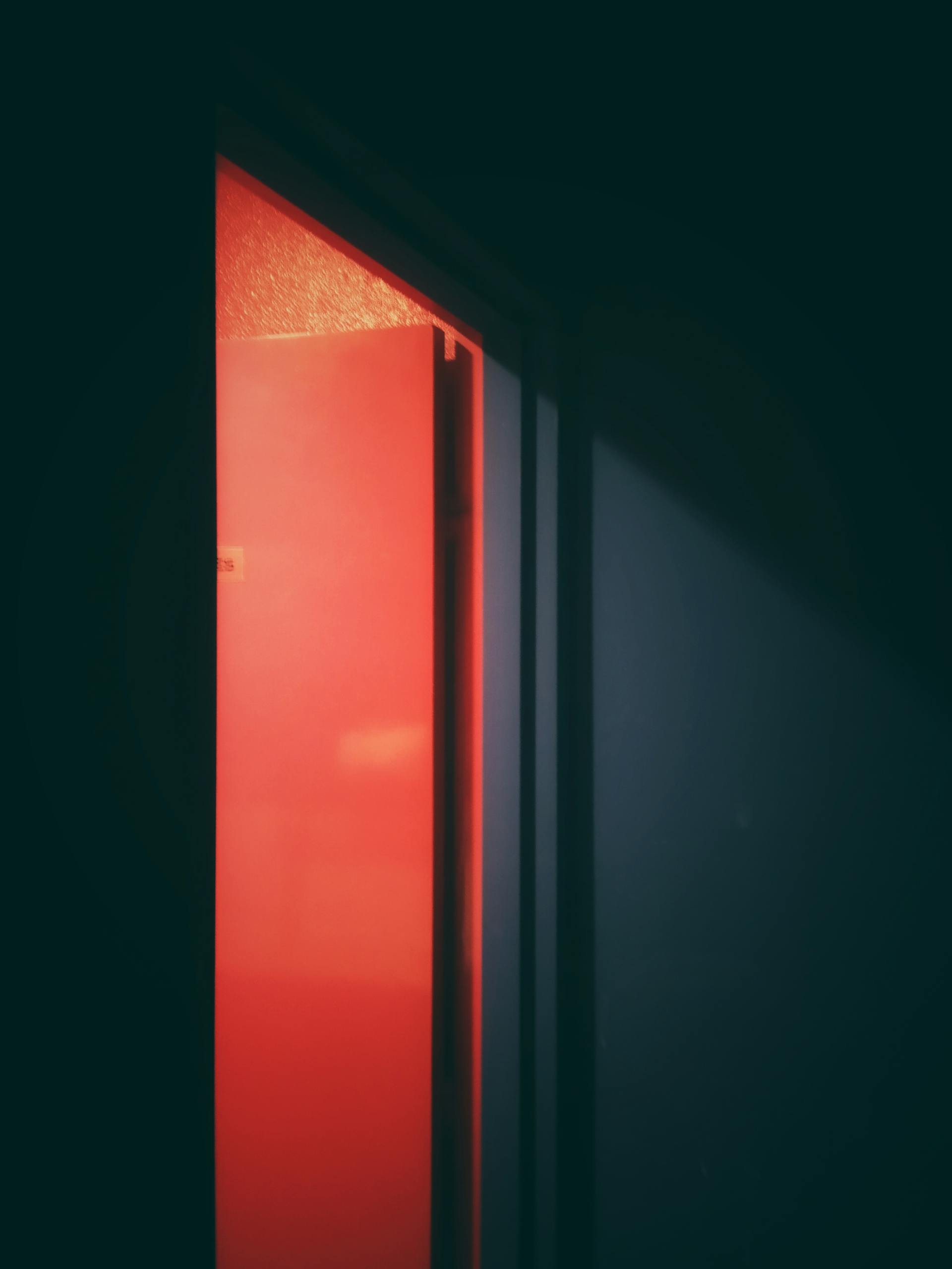 A door opening | Source: Pexels