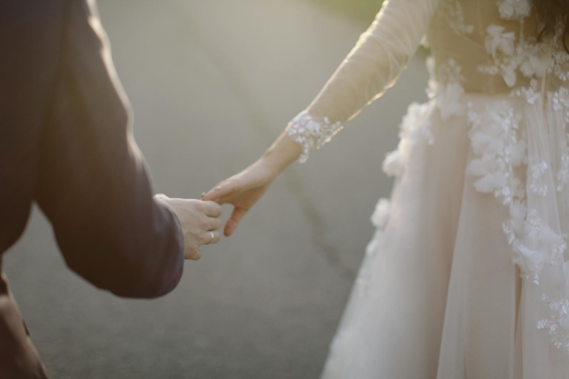 A newlywed couple | Source: Pexels