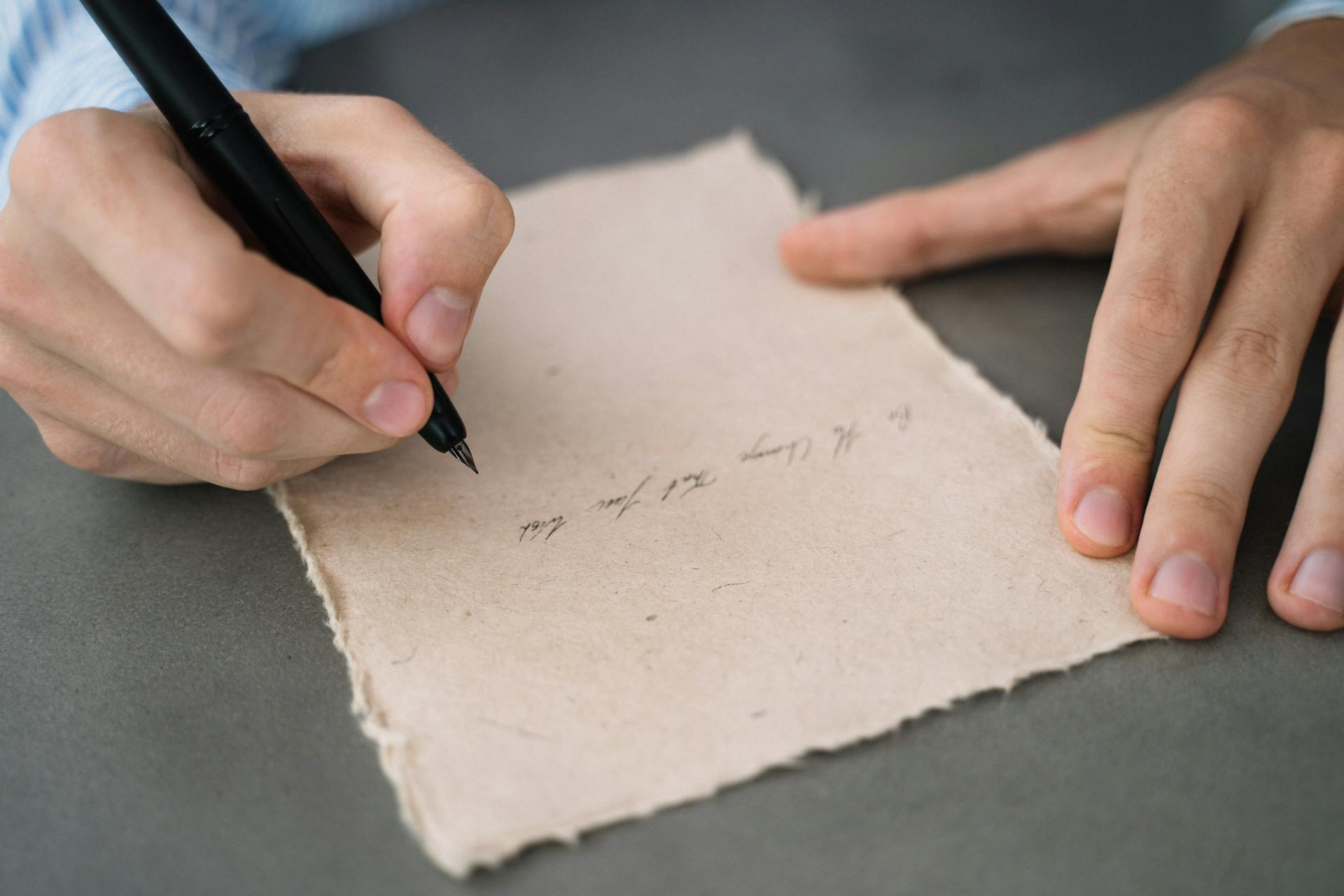 A man writing a letter | Source: Pexels