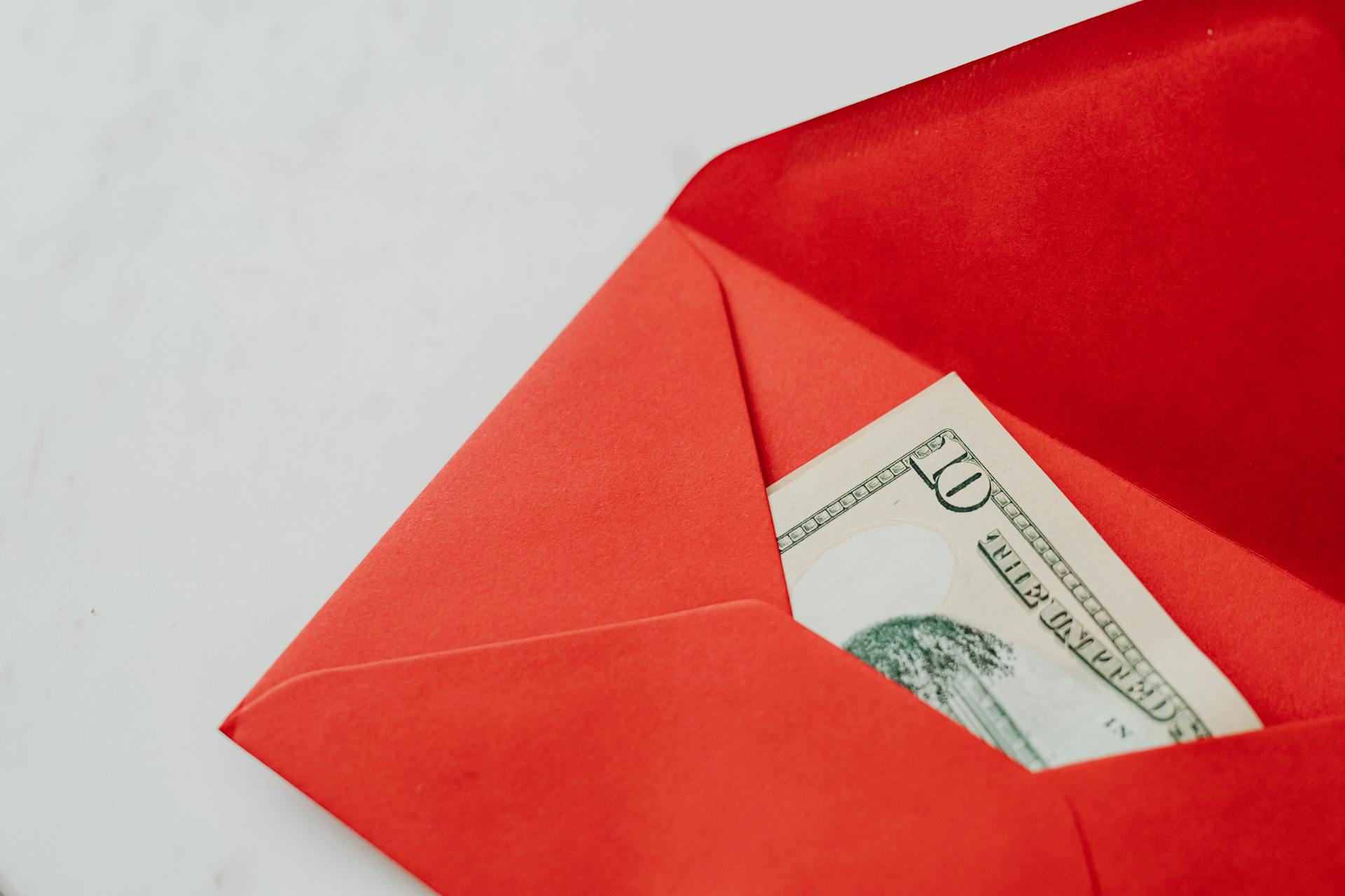 Cash in an envelope | Source: Pexels