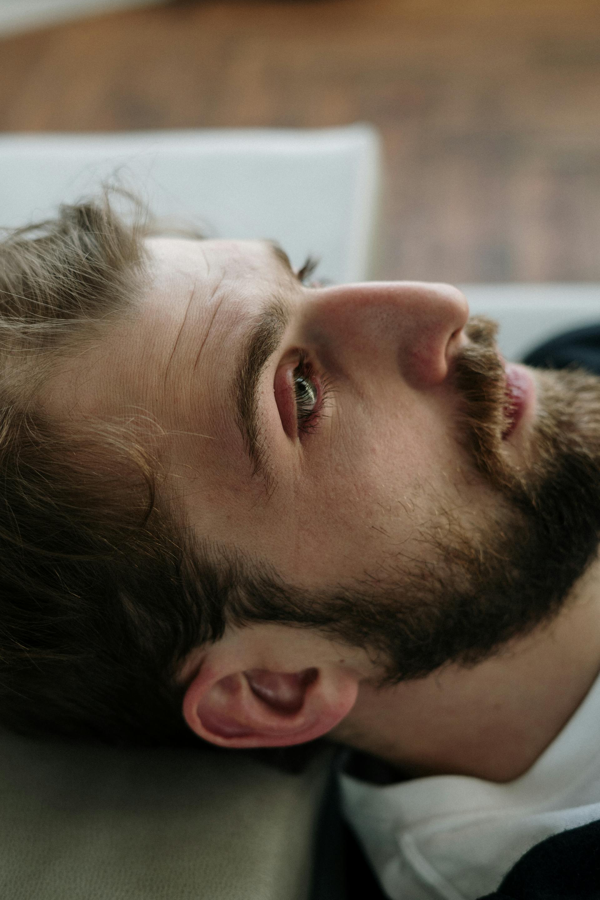 Um homem chocado | Fonte: Pexels