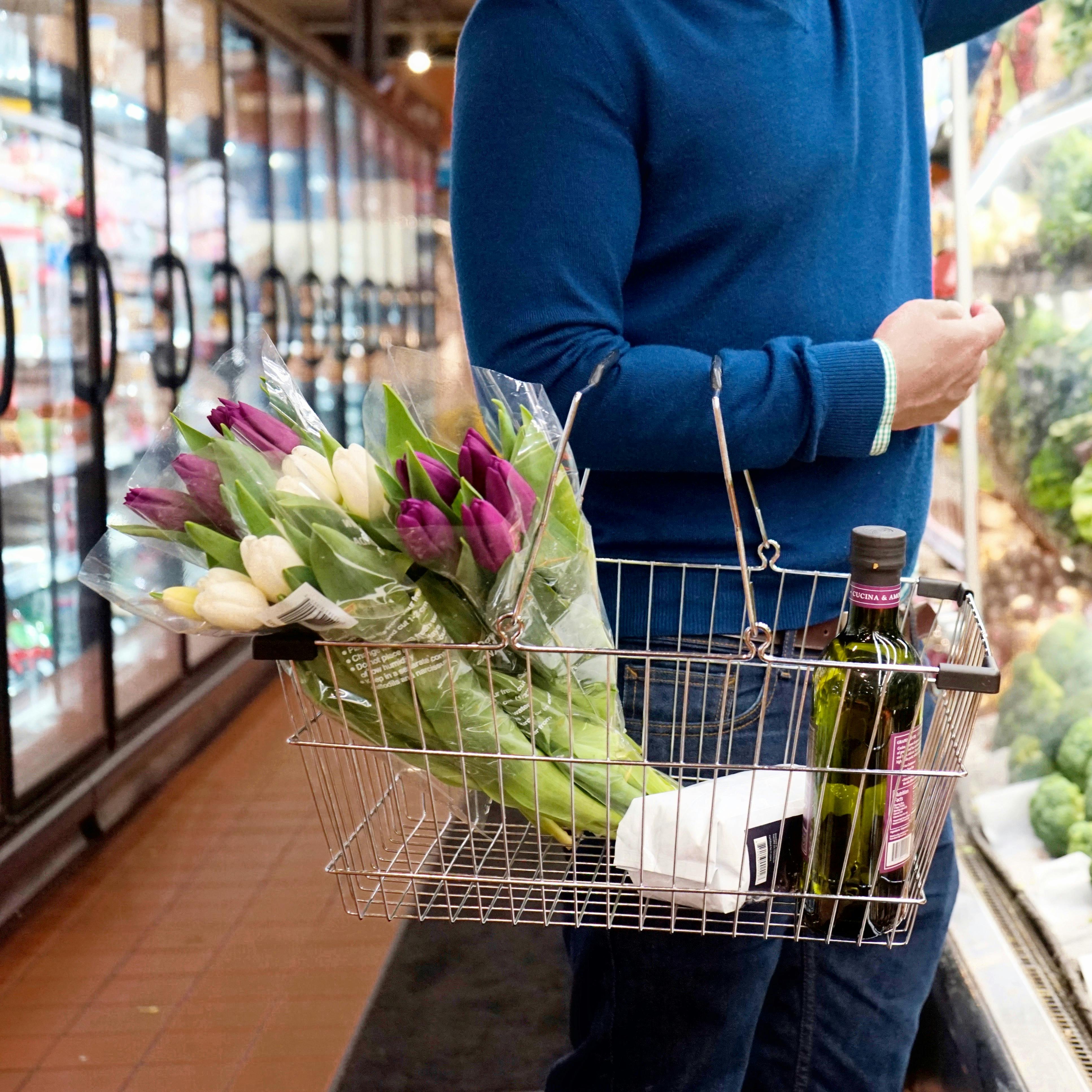 A man holding a basket in a grocery store | Source: Pexels