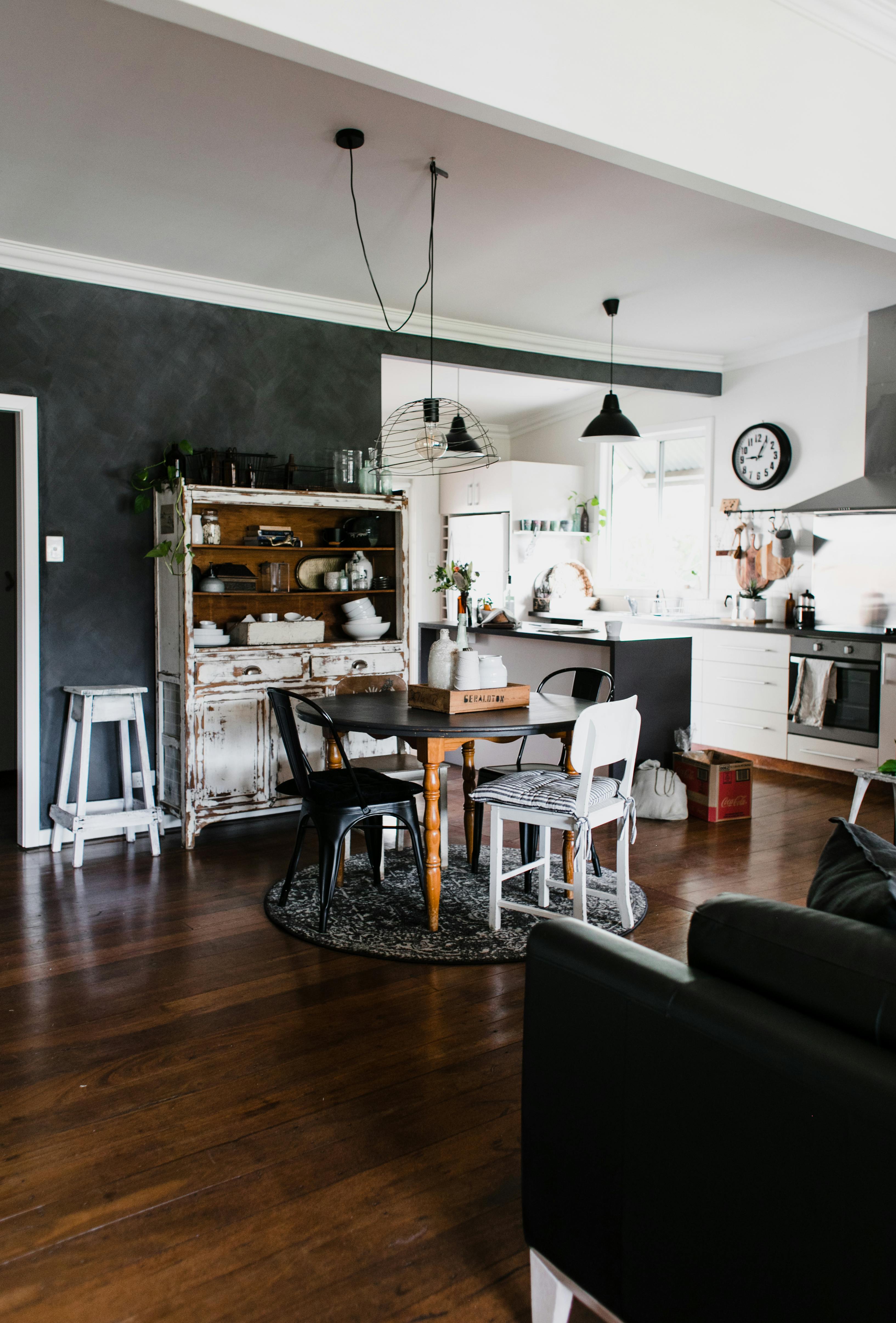 A house with some vintage items | Source: Pexels