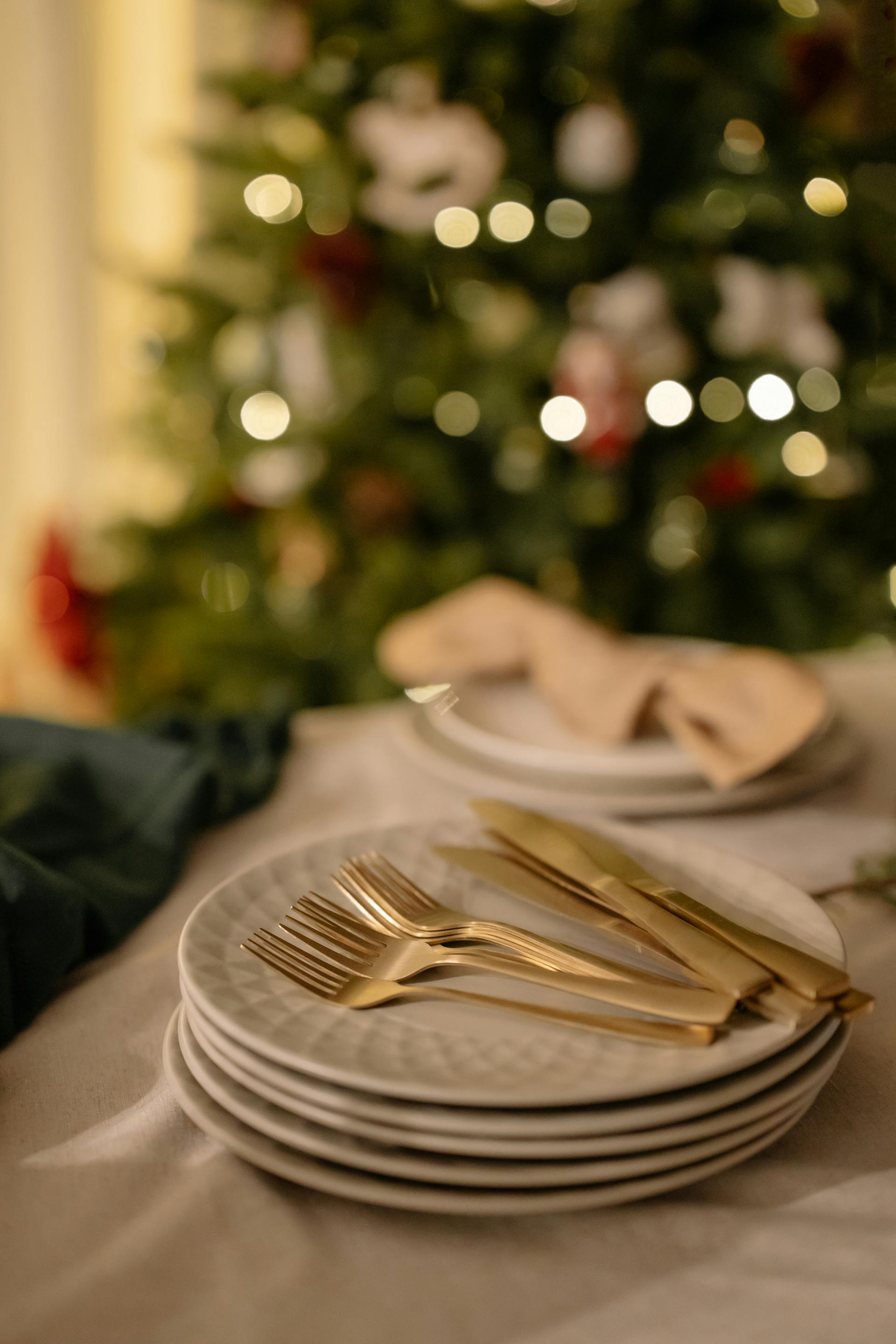 Knives and forks on a stack of plates | Source: Pexels