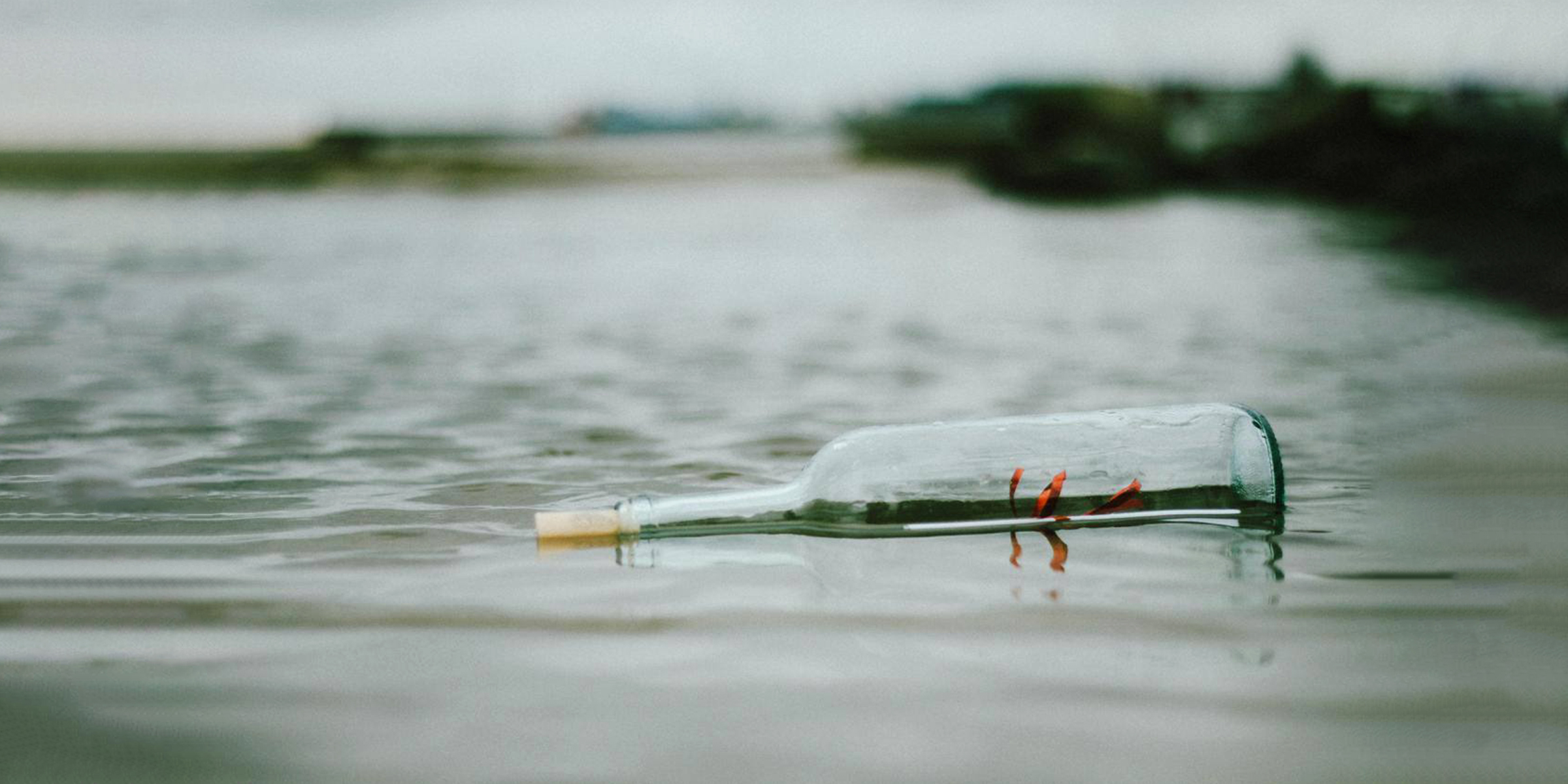 A bottle floating with a note inside | Source: Pexels