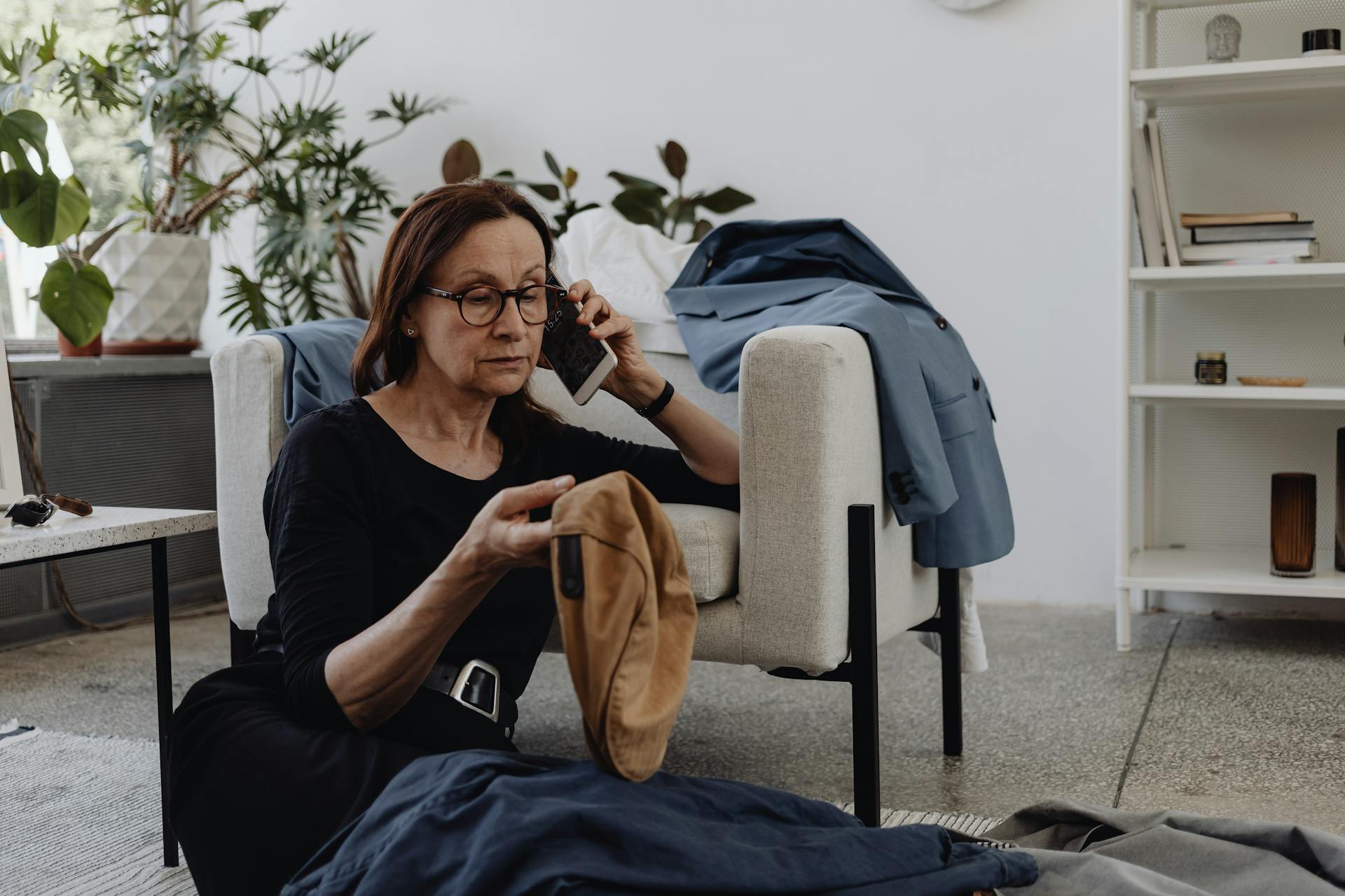 An elderly woman talking on the phone | Source: Pexels