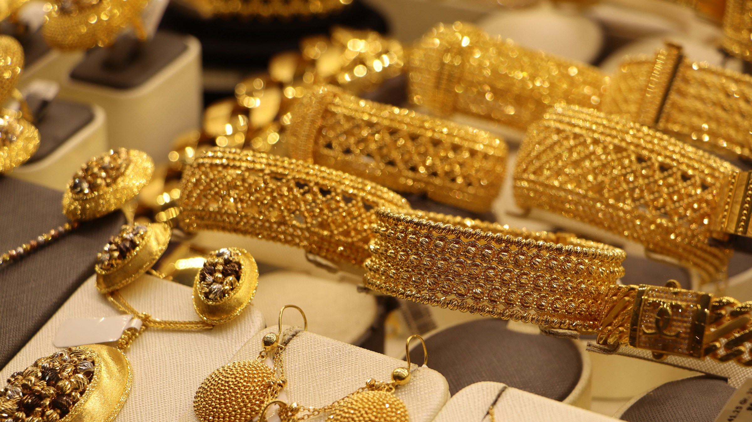 A collection of golden bracelets and earrings | Source: Unsplash
