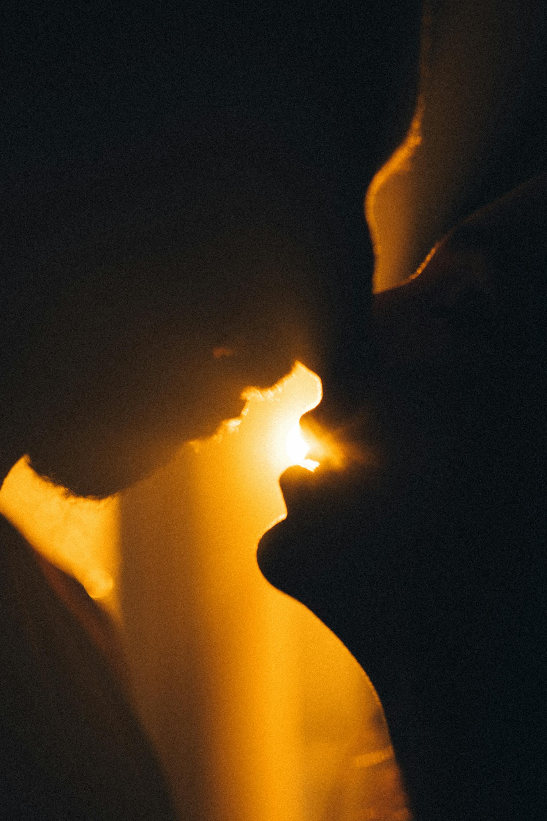 A couple in silhouette | Source: Pexels