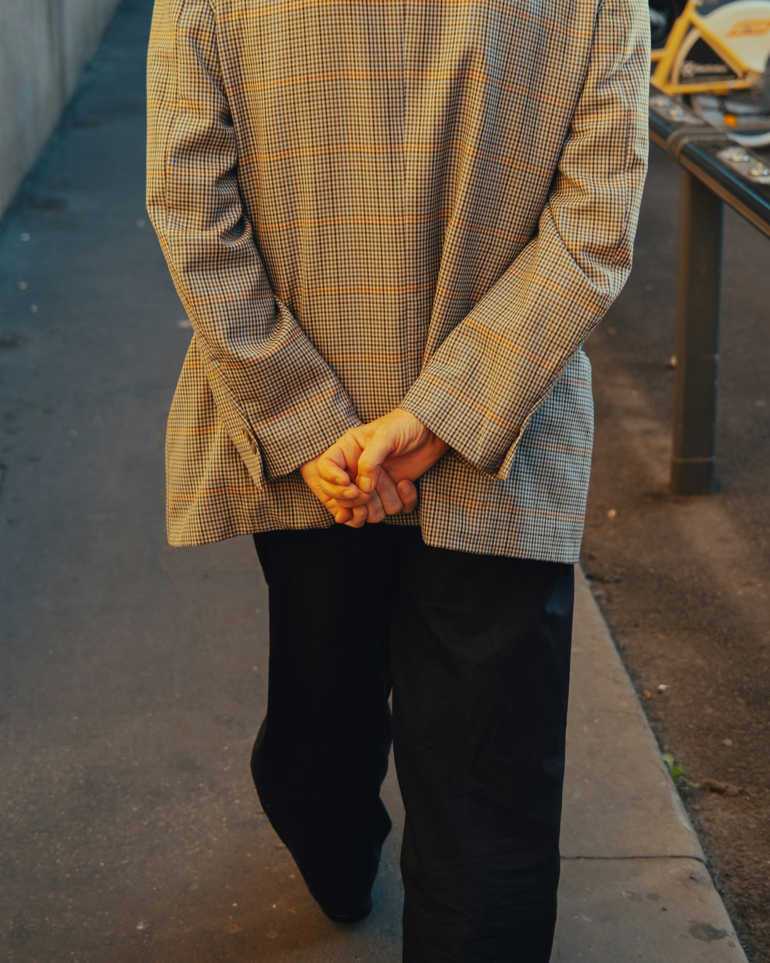 A man wearing a tweed jacket | Source: Unsplash