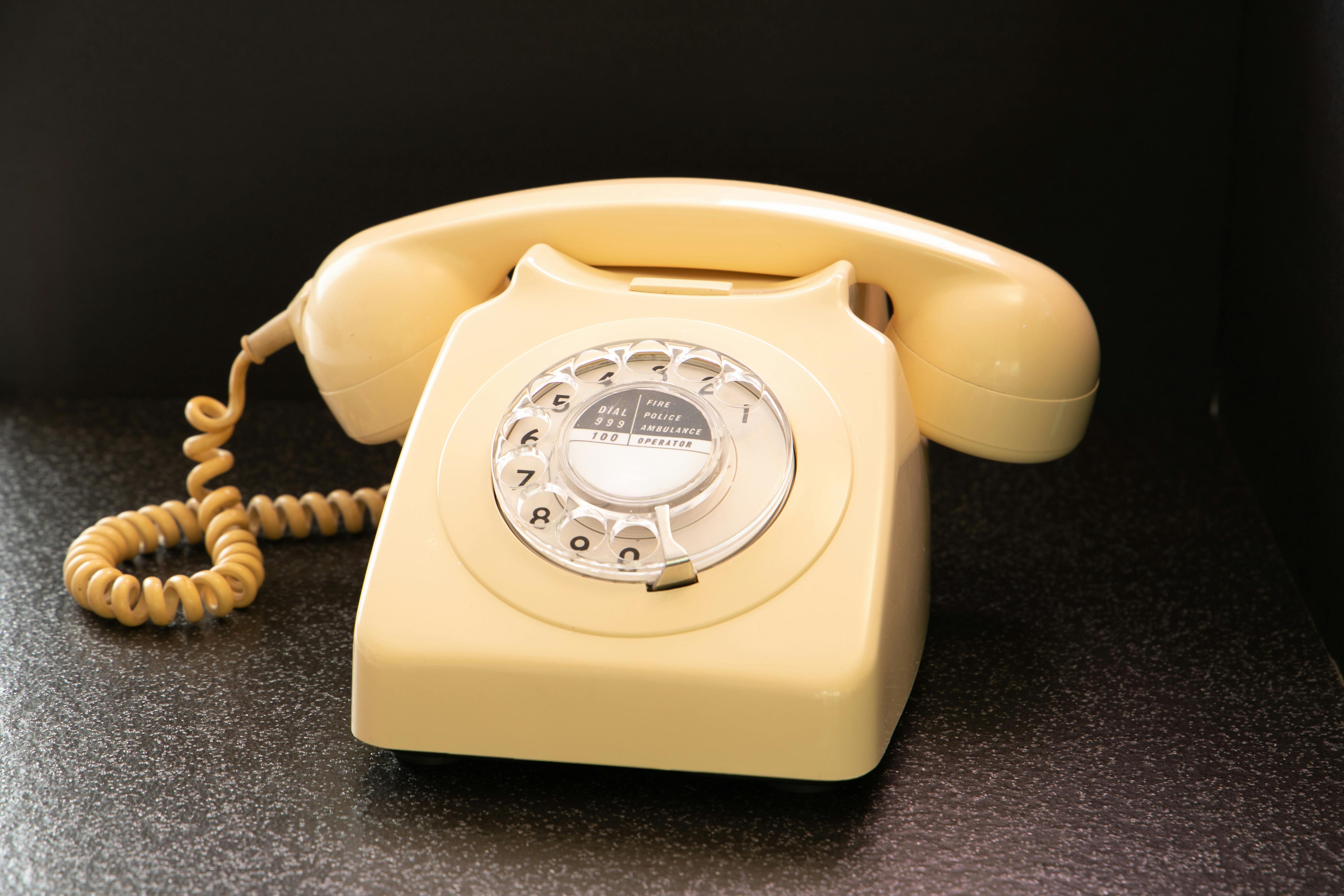 A vintage rotary dial phone | Source: Pexels